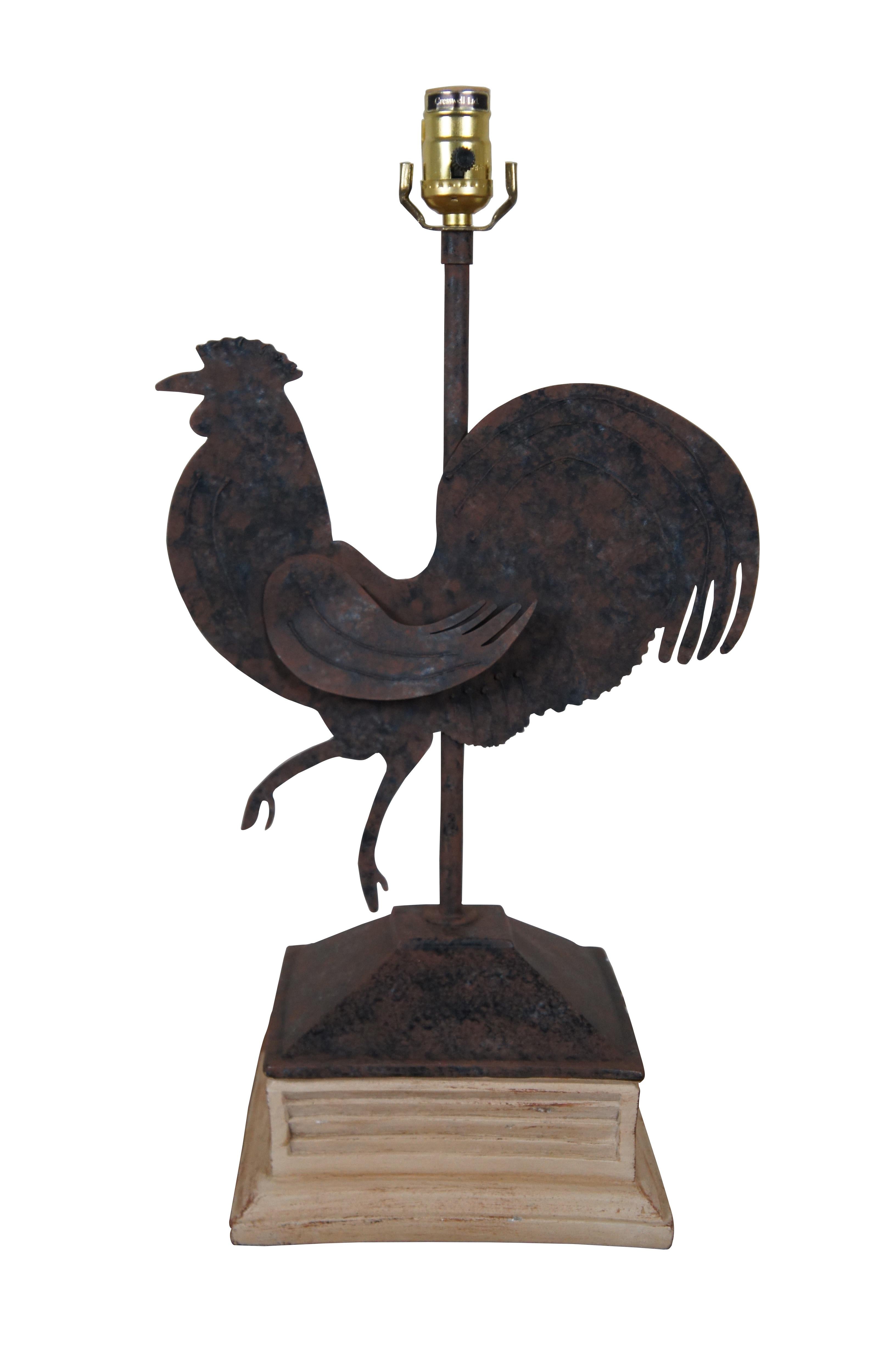 Country Farmhouse Rooster Weathervane Lamp In Good Condition For Sale In Dayton, OH