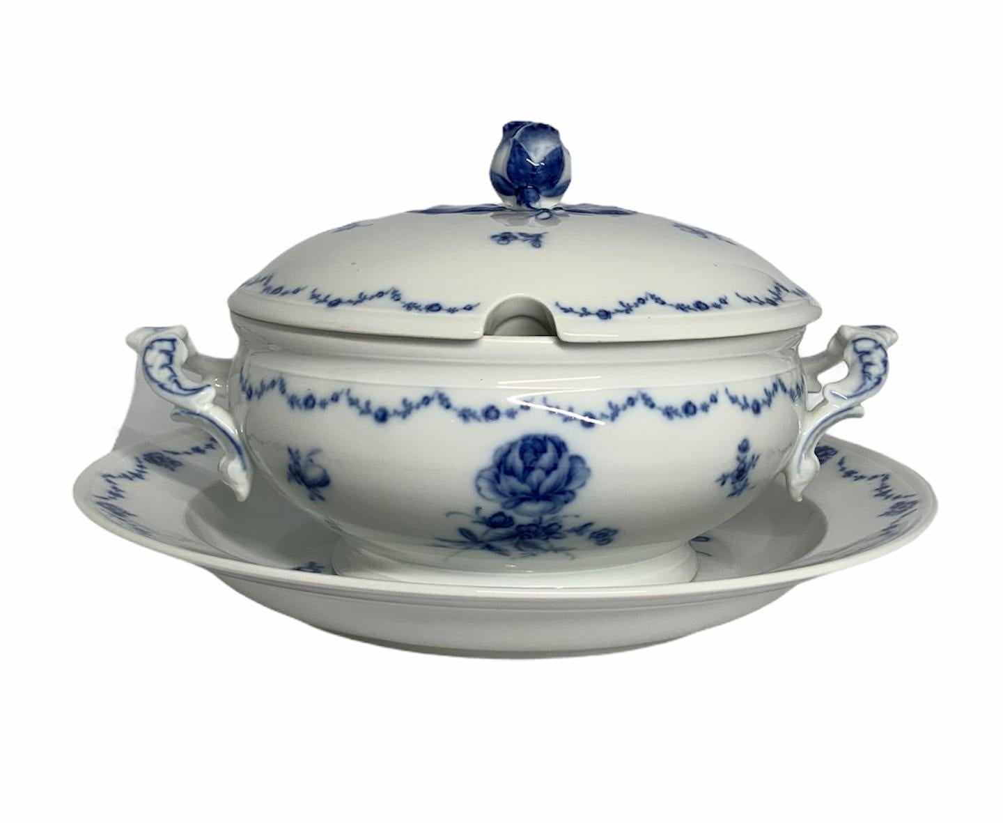 20th Century Alt Furstenberg Porcelain Lottine Round Tureen For Sale