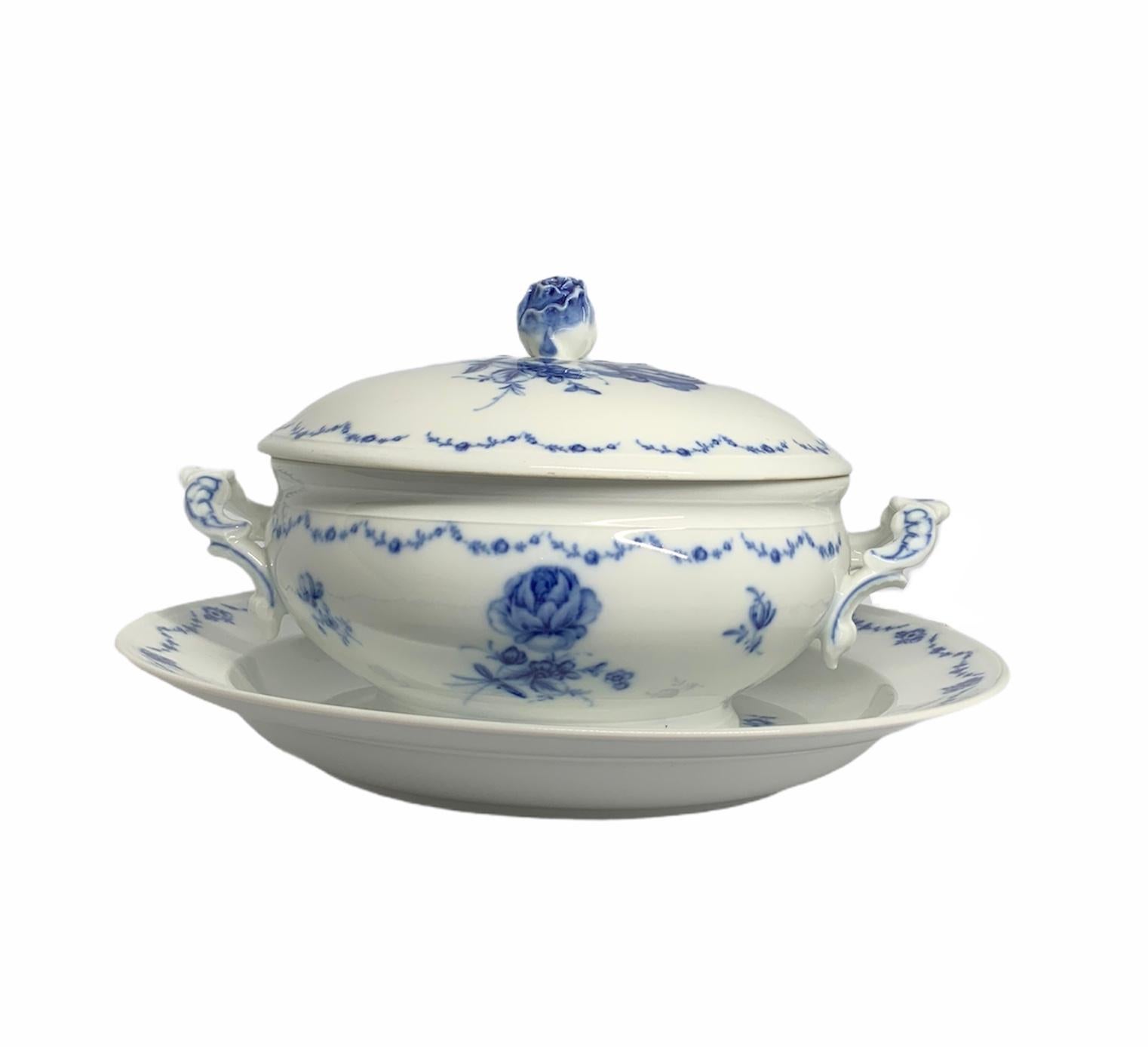 Alt Furstenberg Porcelain Lottine Round Tureen For Sale 1