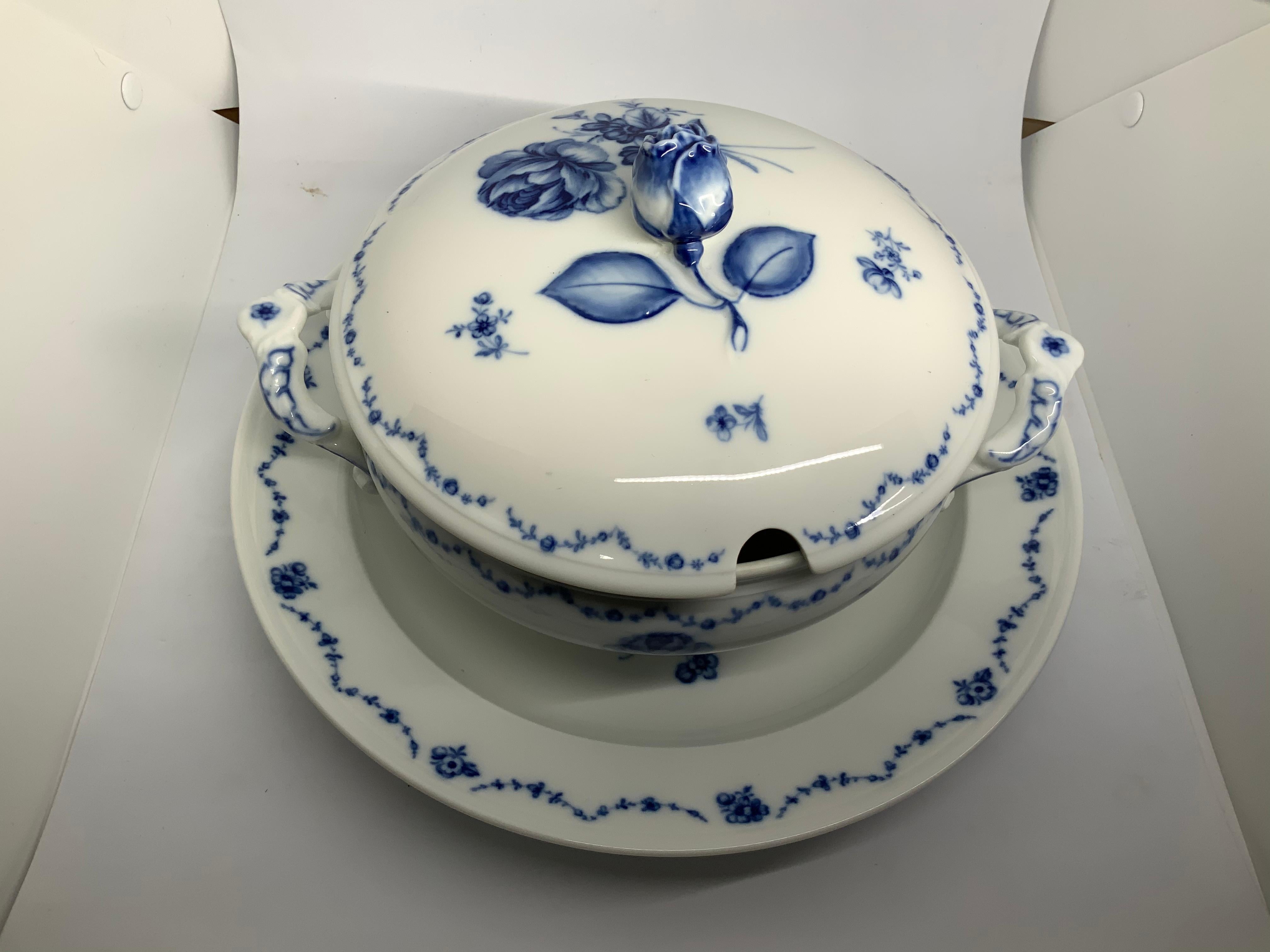 Alt Furstenberg Porcelain Lottine Round Tureen For Sale 8