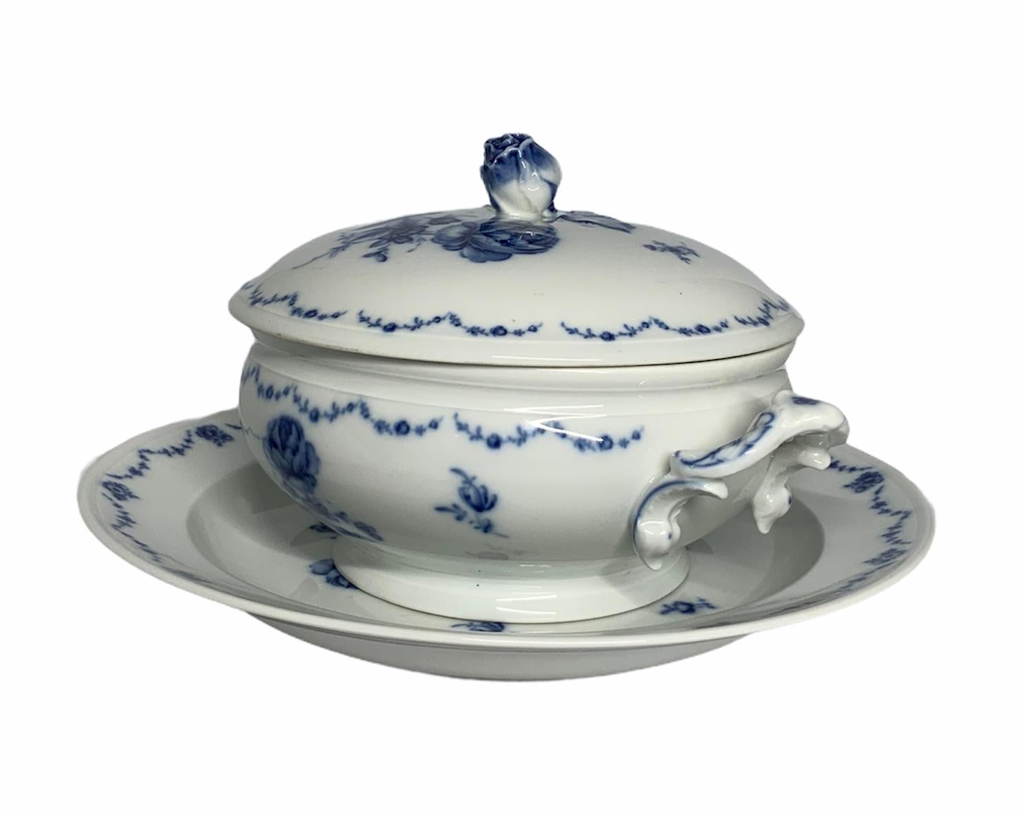 Hand-Painted Alt Furstenberg Porcelain Lottine Round Tureen For Sale