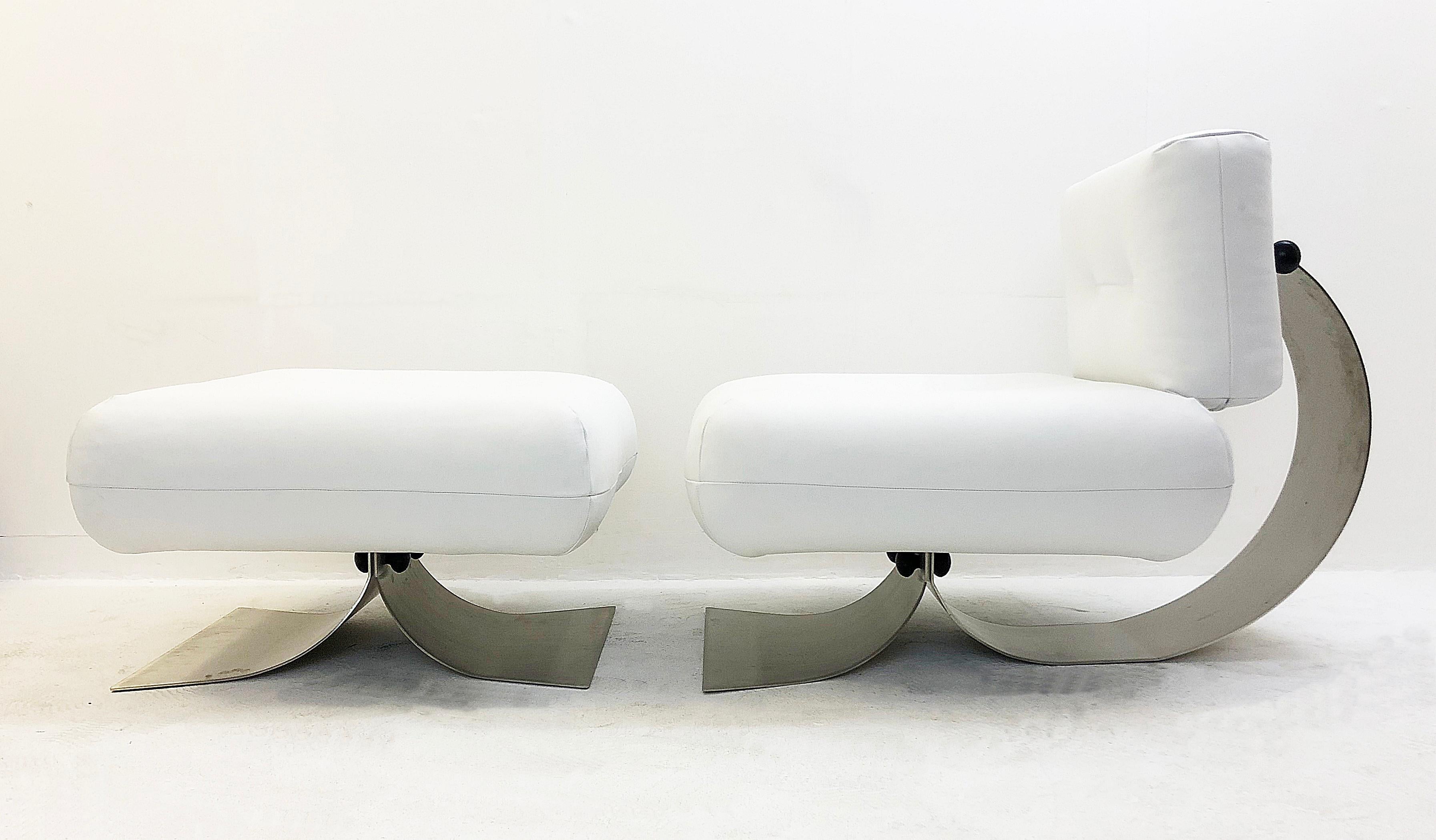 Iconic lounge chair and ottoman designed by Oscar Niemeyer for Mobilier International in the 1970s. Steel structure, bakelite knobs, black leather.
 