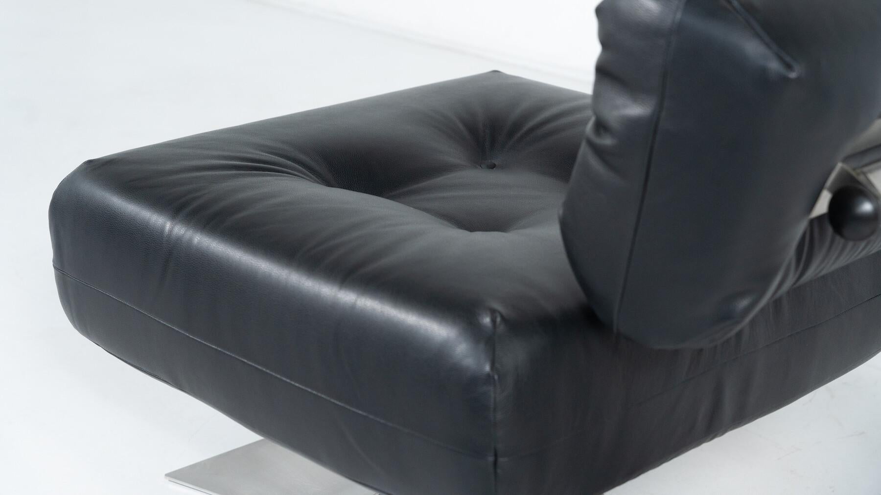 Loungesessel und Ottomane „Alta“ von Oscar Niemeyer für Mobilier International 4
