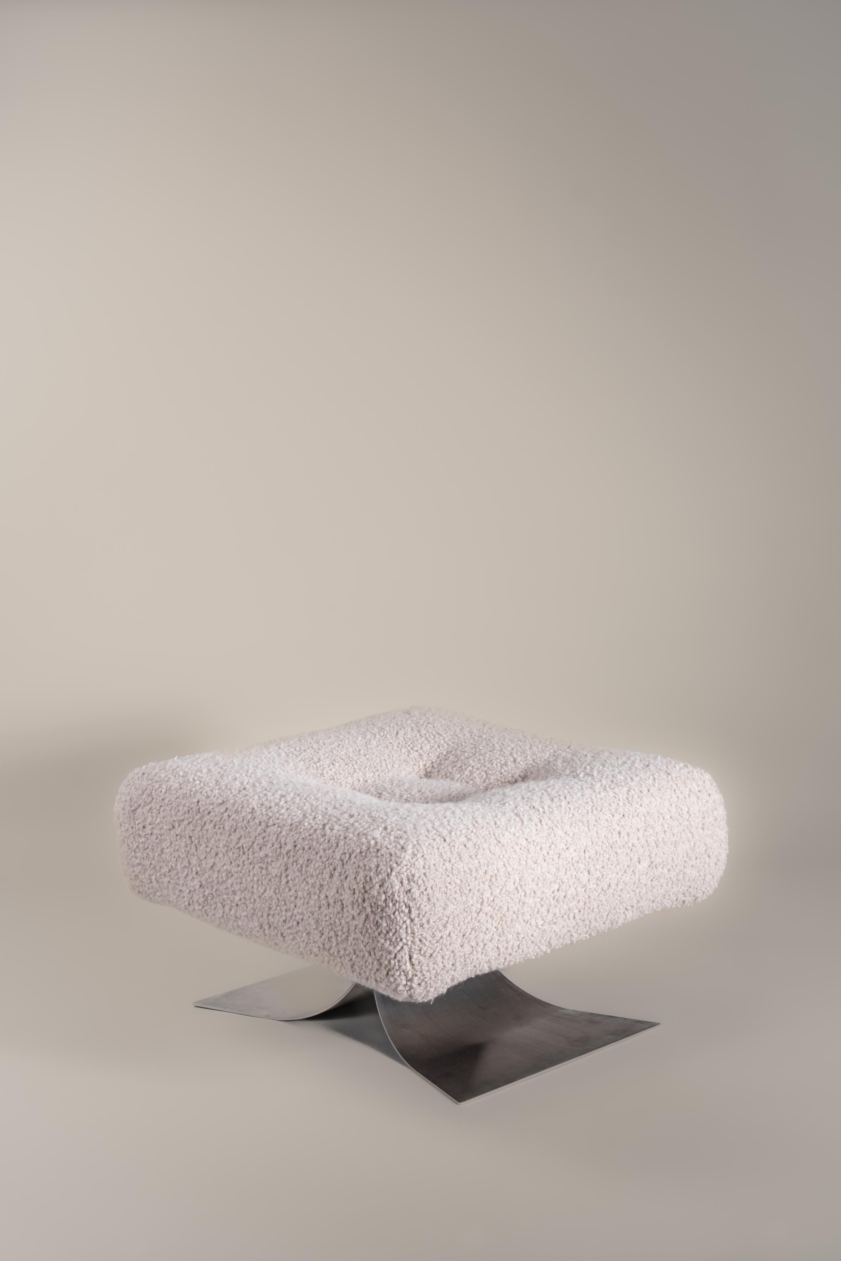 Alta Lounge Chair and Ottoman by Oscar Niemeyer 2
