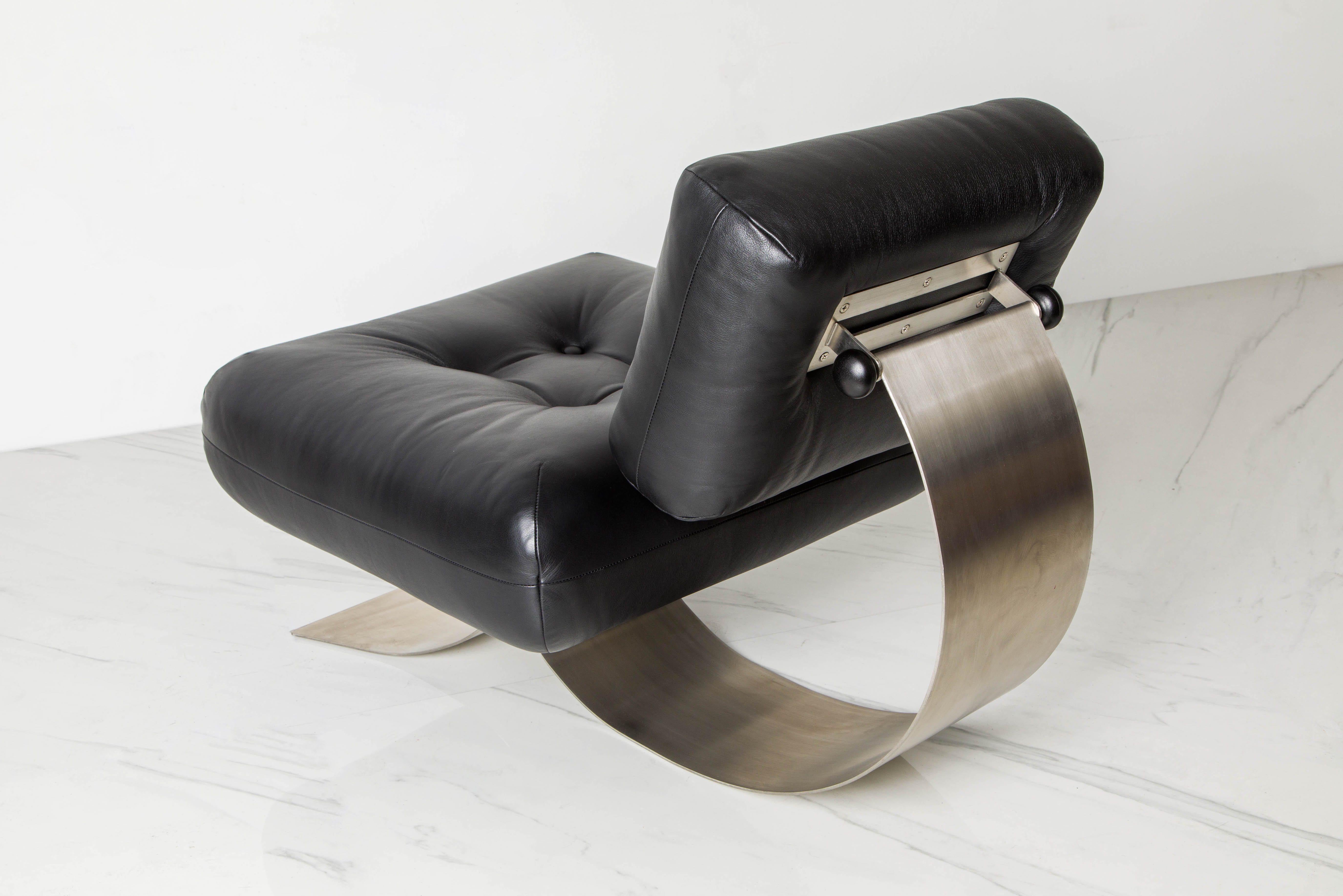'Alta' Lounge Chair & Ottoman by Oscar Niemeyer for Mobilier Intl, 1970s, Signed 4
