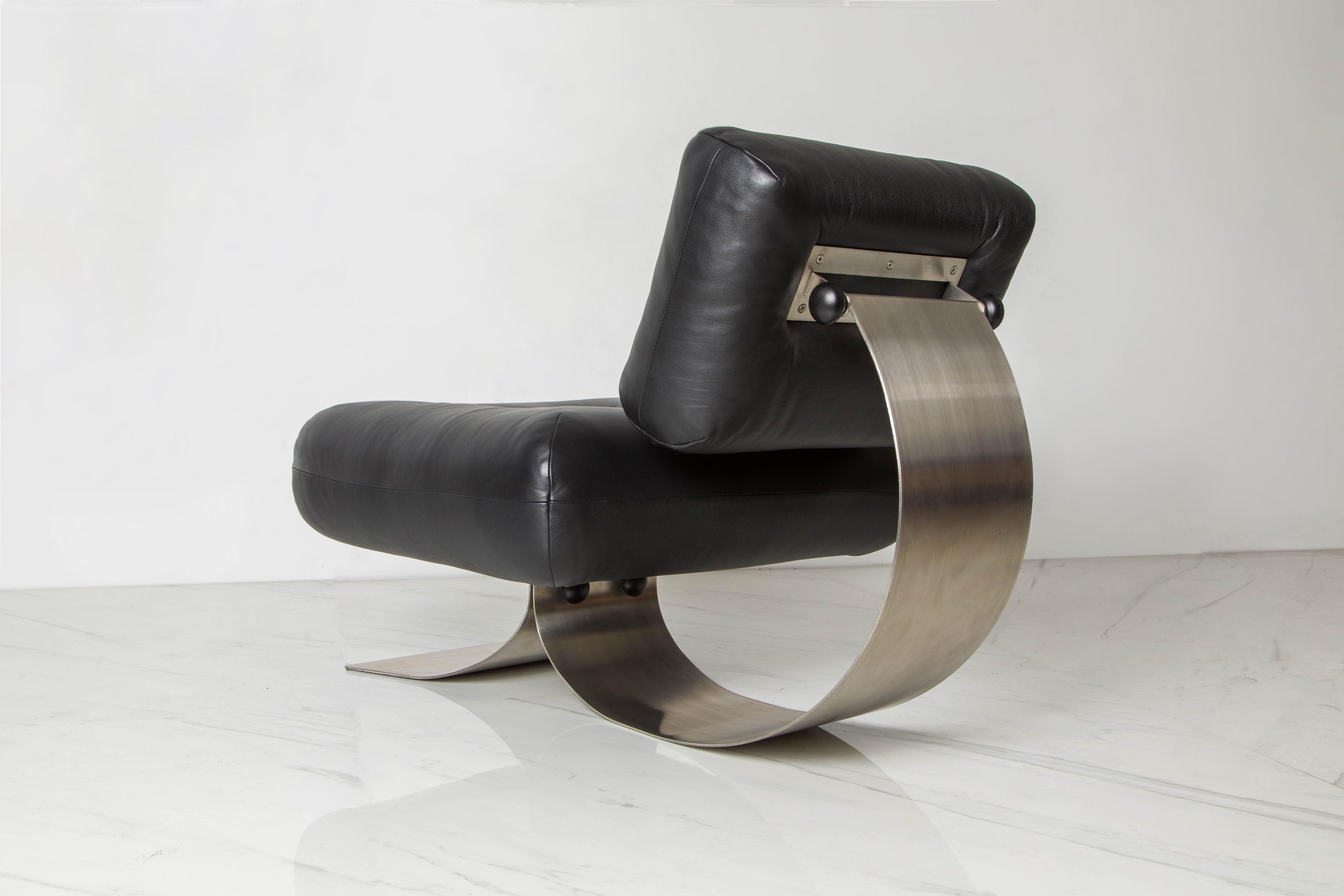 'Alta' Lounge Chair & Ottoman by Oscar Niemeyer for Mobilier Intl, 1970s, Signed 5