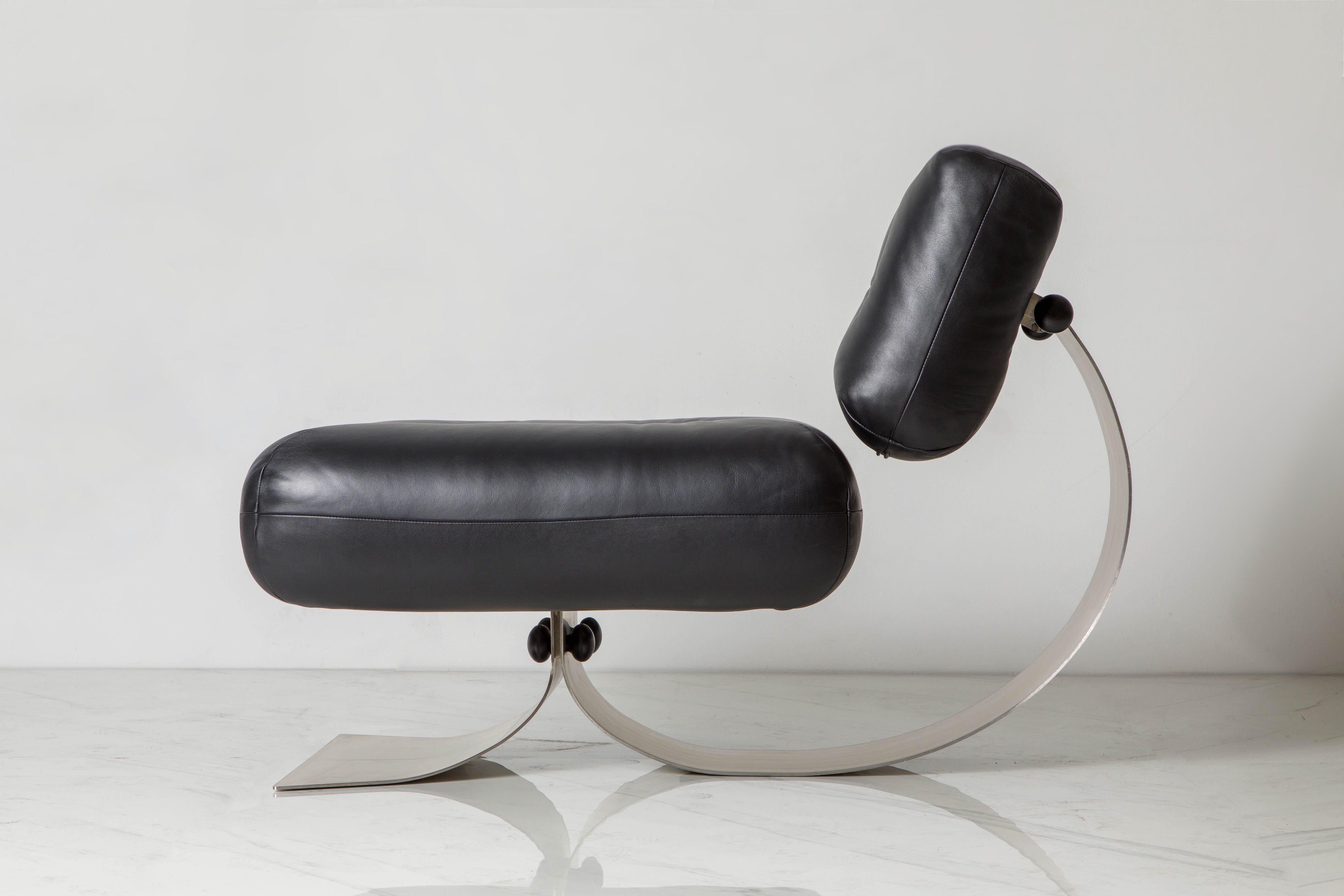 'Alta' Lounge Chair & Ottoman by Oscar Niemeyer for Mobilier Intl, 1970s, Signed 6