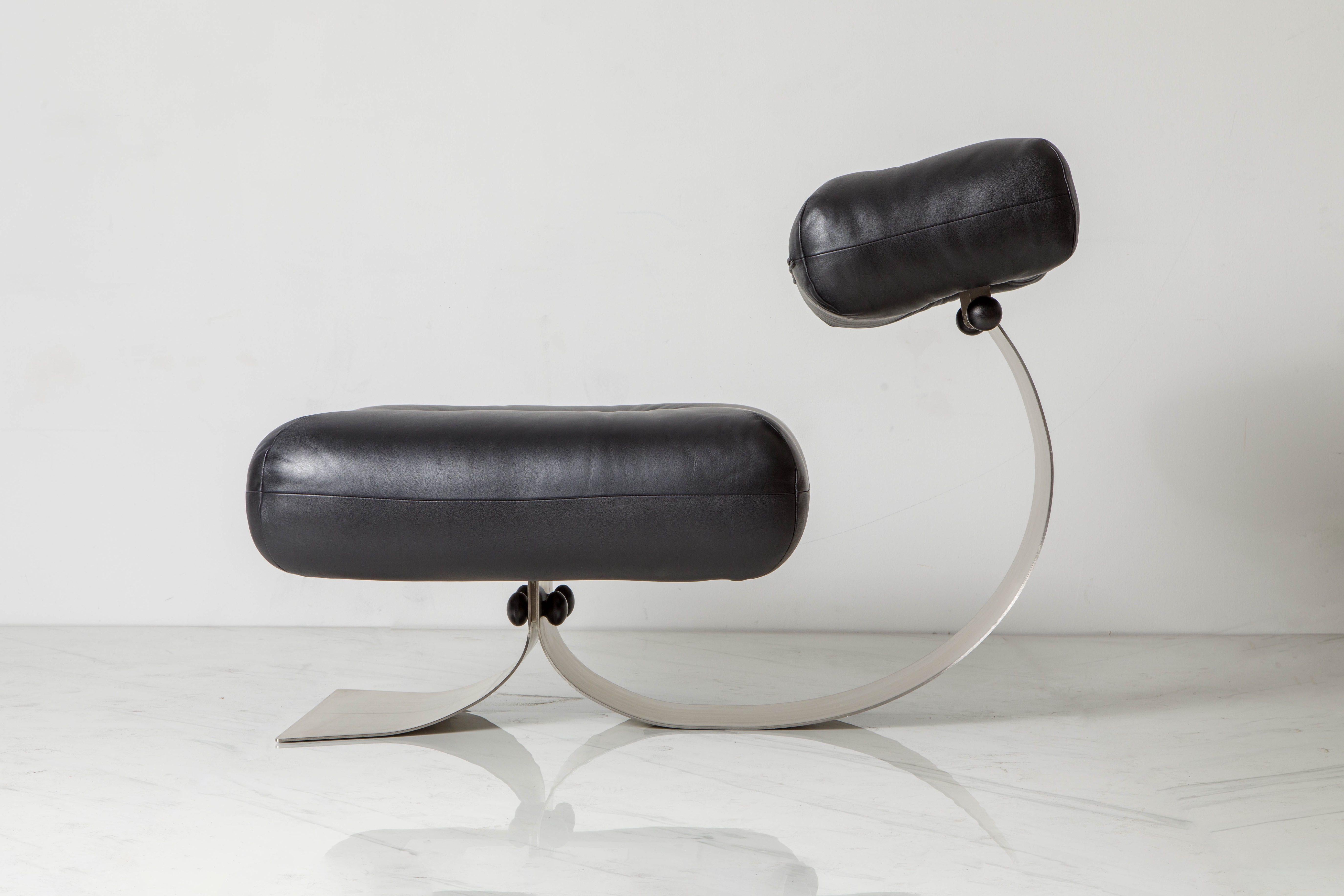 'Alta' Lounge Chair & Ottoman by Oscar Niemeyer for Mobilier Intl, 1970s, Signed 7