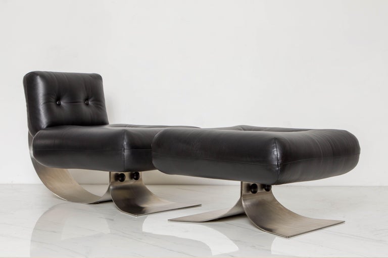 Modern 'Alta' Lounge Chair & Ottoman by Oscar Niemeyer for Mobilier Intl, 1970s, Signed For Sale