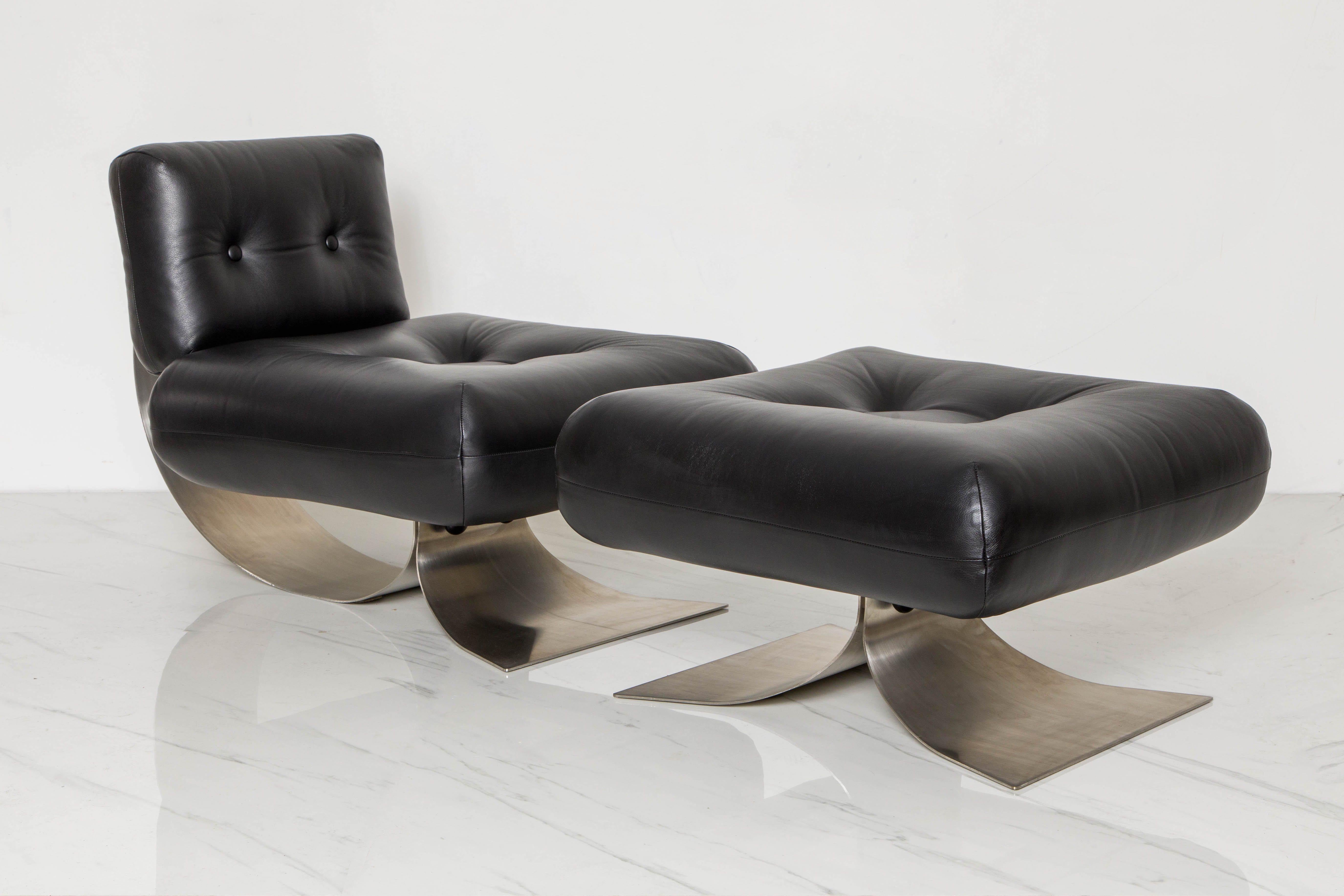 Modern 'Alta' Lounge Chair & Ottoman by Oscar Niemeyer for Mobilier Intl, 1970s, Signed