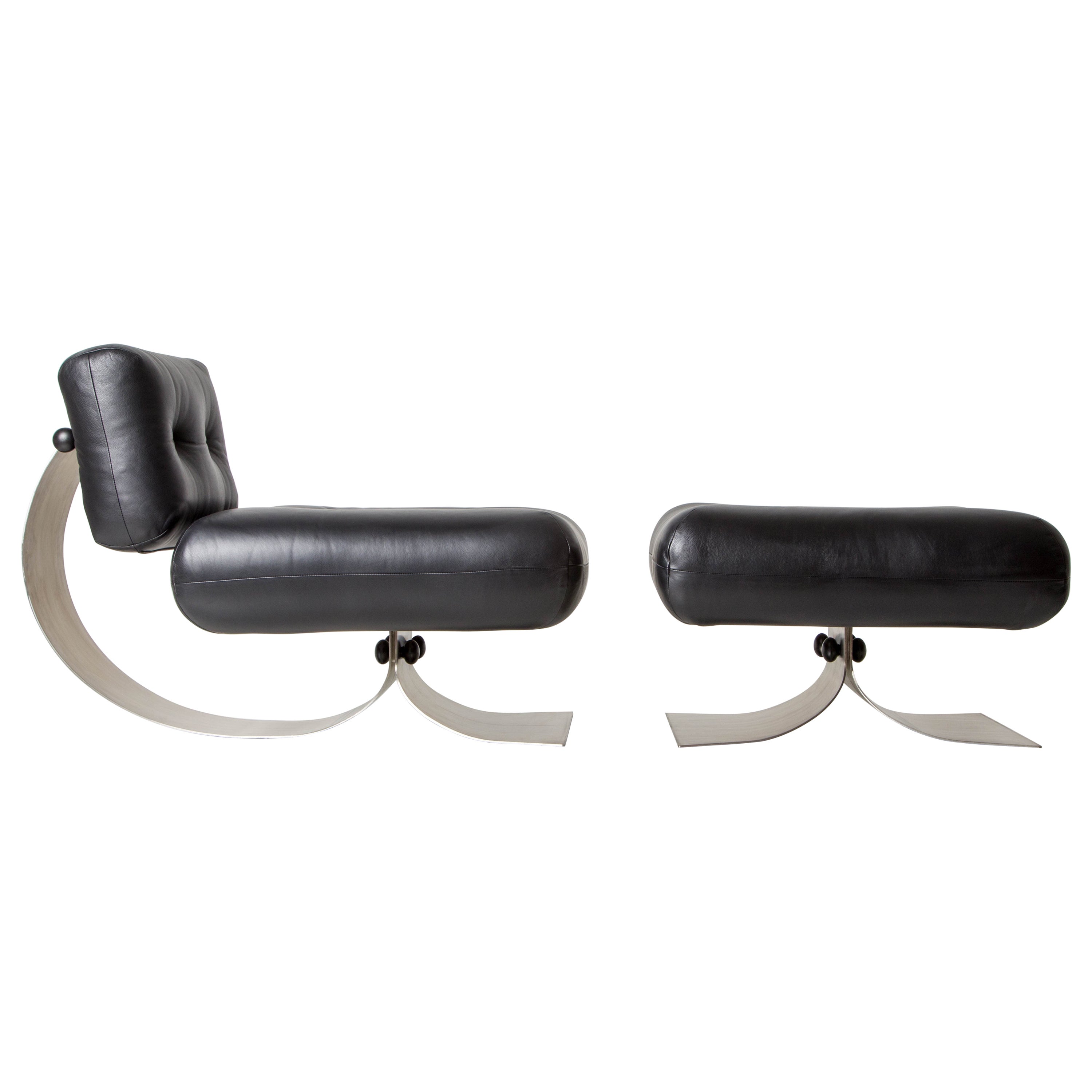 
Alta
 Lounge Chair 
Ottoman by Oscar Niemeyer for Mobilier Intl, 1970s, Signed