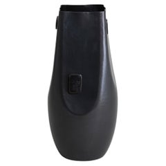 Vaso Alta in ottone con pietra semipreziosa, Viya di Vikram Goyal