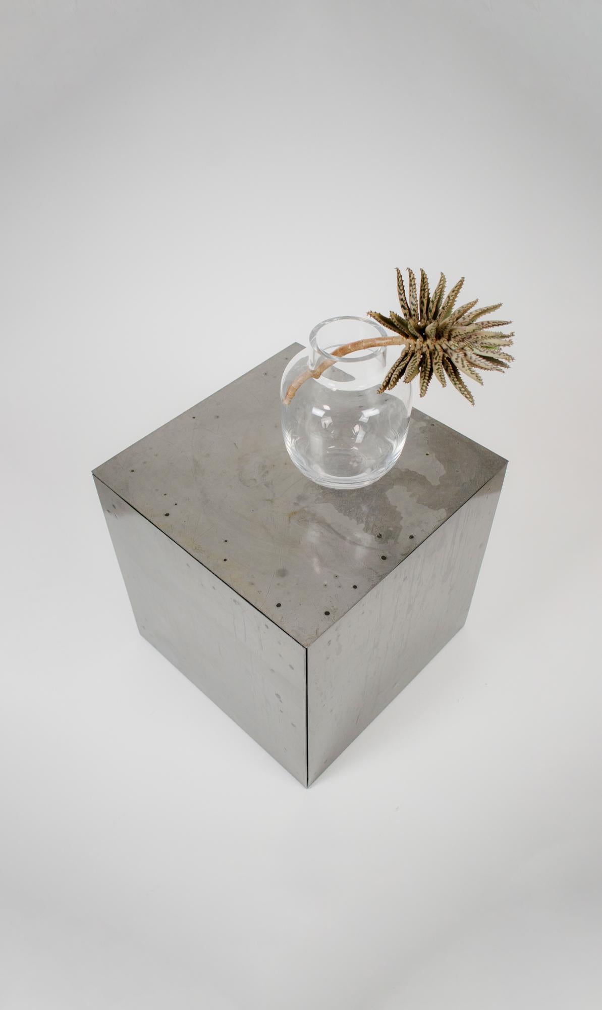 Acier inoxydable Table d'appoint Altadena par Ehécatl Moreno en vente