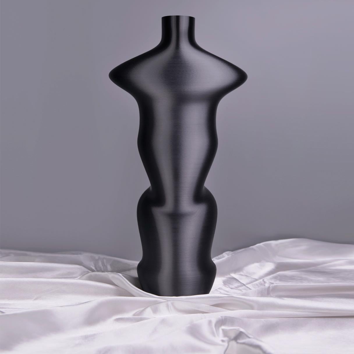 Vase-sculpture de DygoDesign.

Un vase au design singulier ; Ces sculptures sont inspirées d'un conte mythologique oriental dont on se souvient lors de la 