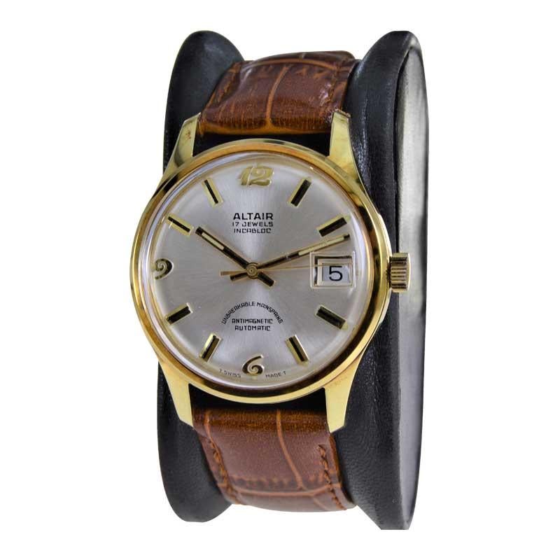 FACTORY / HOUSE: Altair Watch Company
STYLE / REFERENCE: Modernist Mid Century
METAL / MATERIAL: Gold Filled
CIRCA / YEAR: 1960's
DIMENSIONS / SIZE: Length 41mm x Diameter 34mm
MOVEMENT / CALIBER:  Winding / 17 Jewels 
DIAL / HANDS: Original
