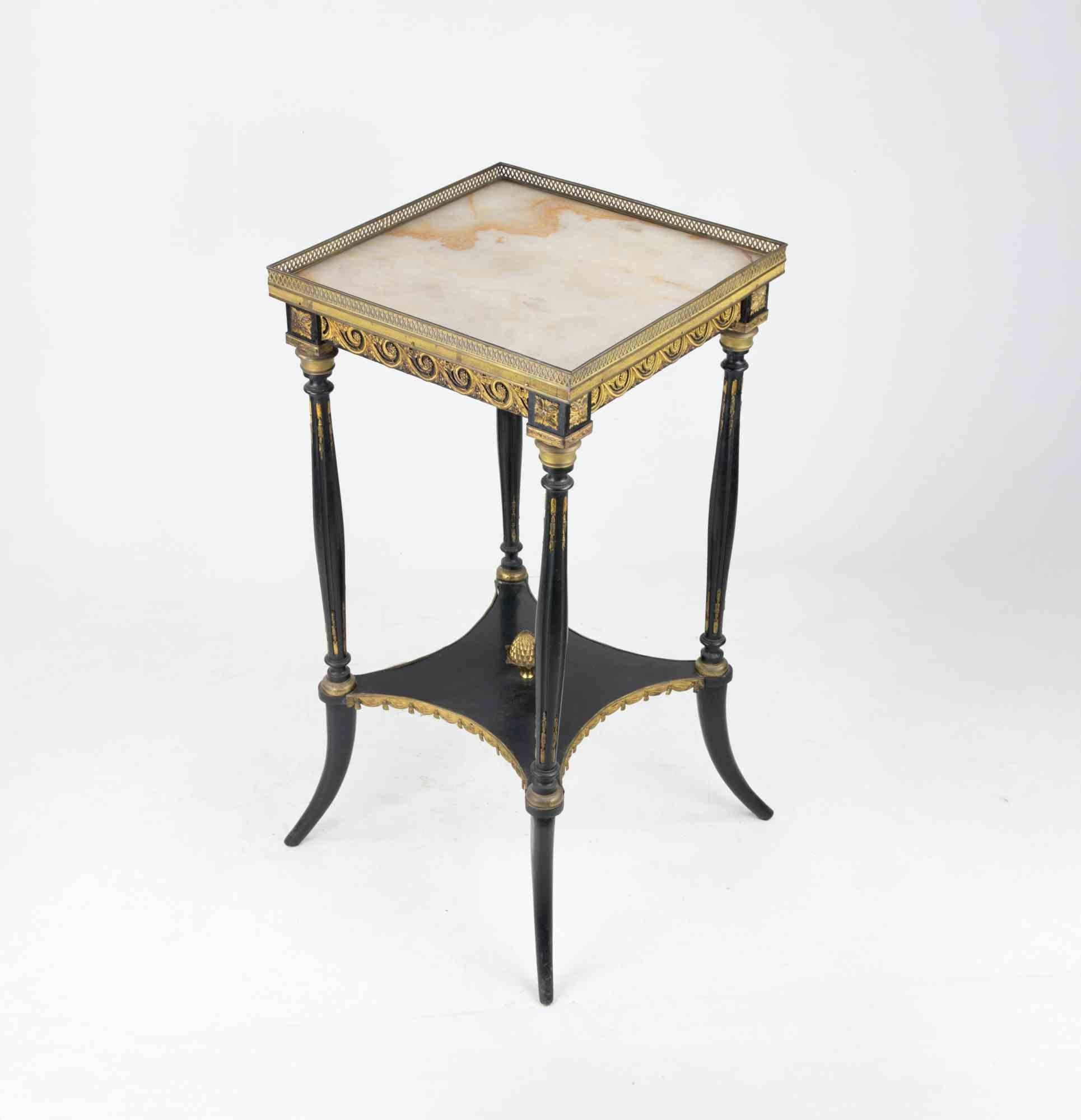 Ancien meuble en altana Napoléon III réalisé au 19ème siècle en France.

Bois d'ébène et métal doré.

Très bon état.