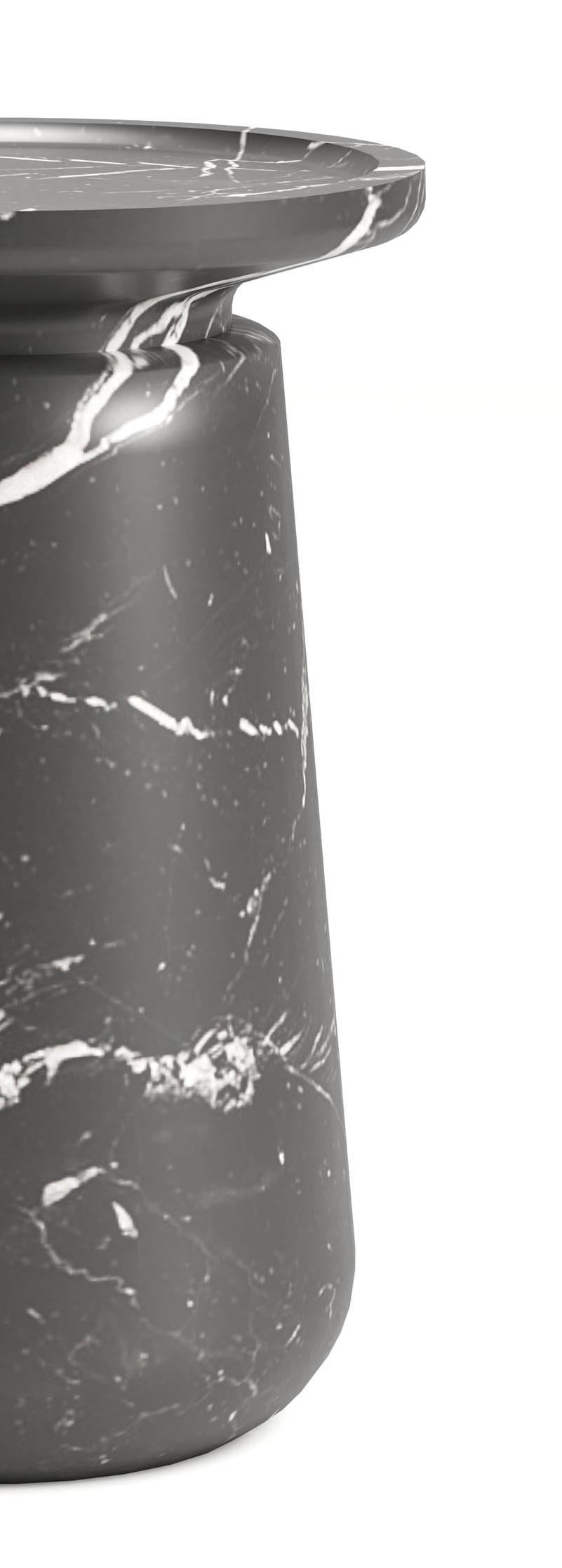 Altana Petite table d'appoint Nero Marquinia par Ivan Colominas
Dimensions : Ø 38 x H 54 cm
Matériaux : Marbre Nero Marquinia.

Disponible en différentes options de marbre et en différentes tailles. Veuillez nous contacter.

À l'instar des terrasses