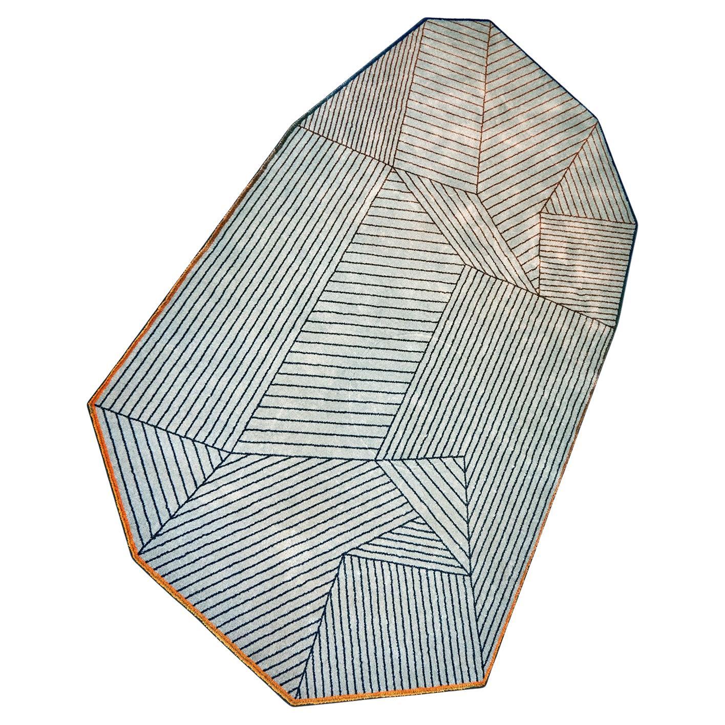 Altappeto definiert den Teppich als ein Design-Statement neu. Entworfen von Enrico Girotti, zeigt jedes Stück eine unverwechselbare Silhouette, die in weiche Farbverläufe und grafische Striche gehüllt ist, die seine unverwechselbare visuelle Sprache