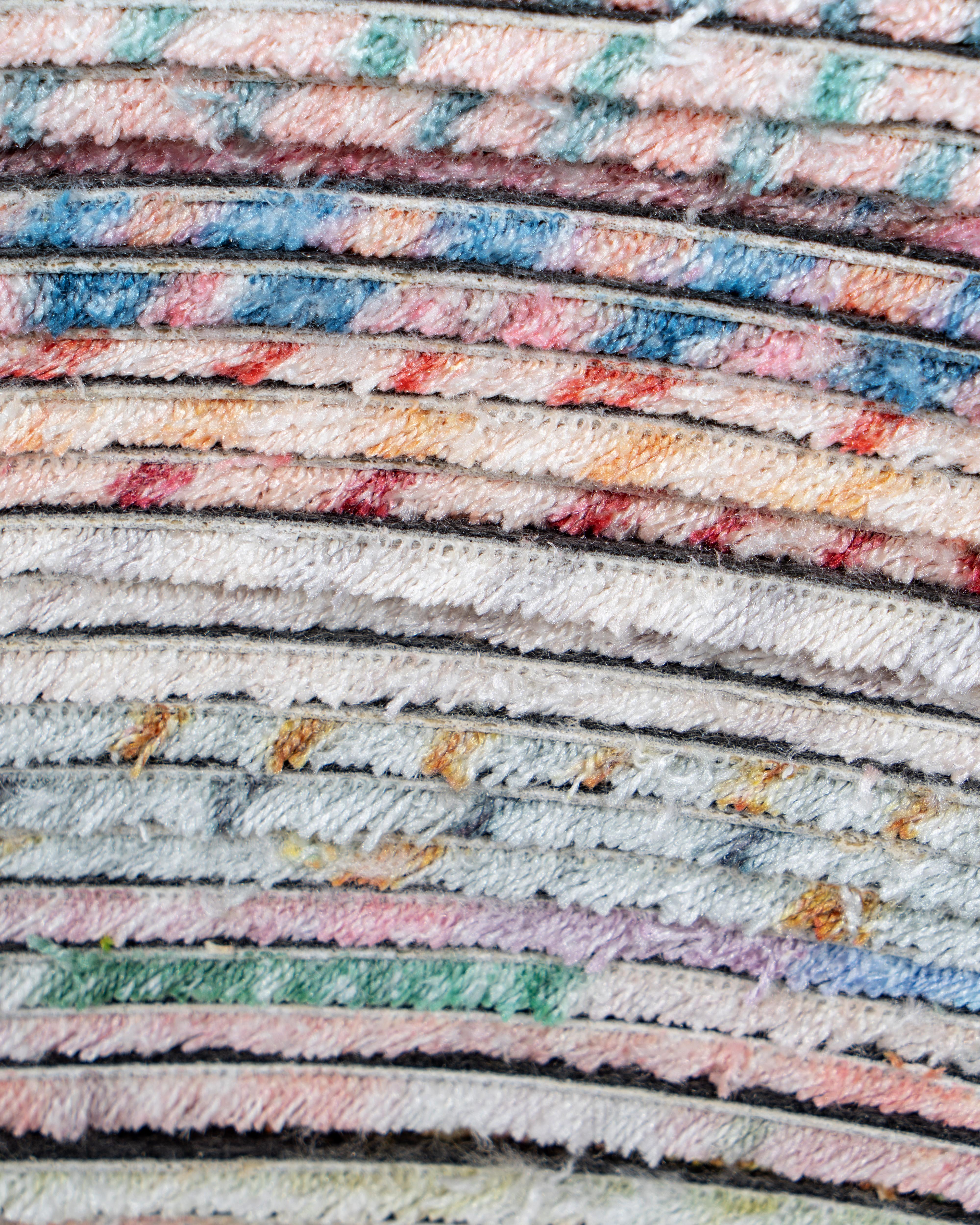 Altappeto 001 von Enrico Girotti - Wo Form, Farbe und Luxus zusammenfließen im Angebot 1