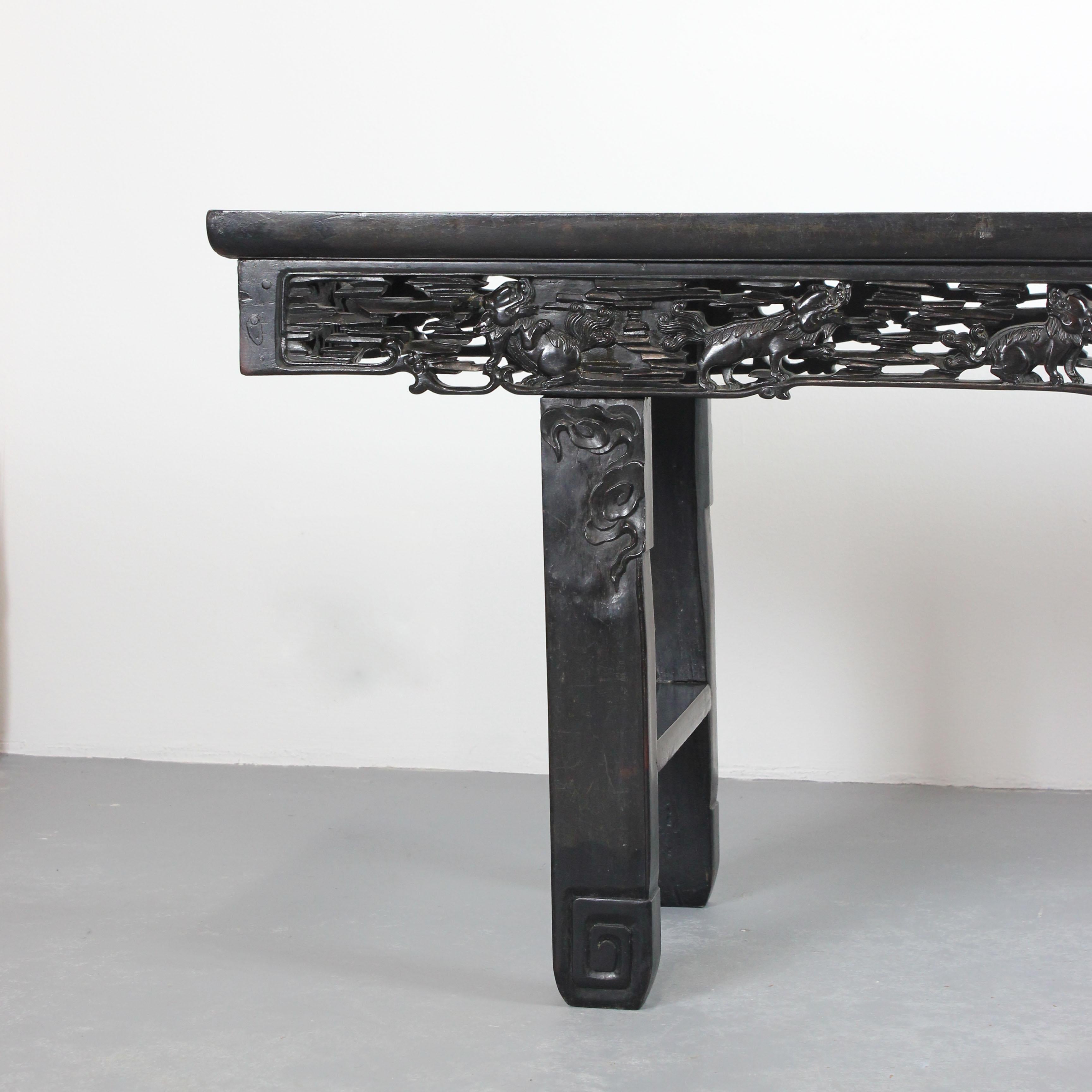 Altar bench in black lacquered woodQing dynasty - China - 19th century For Sale 1