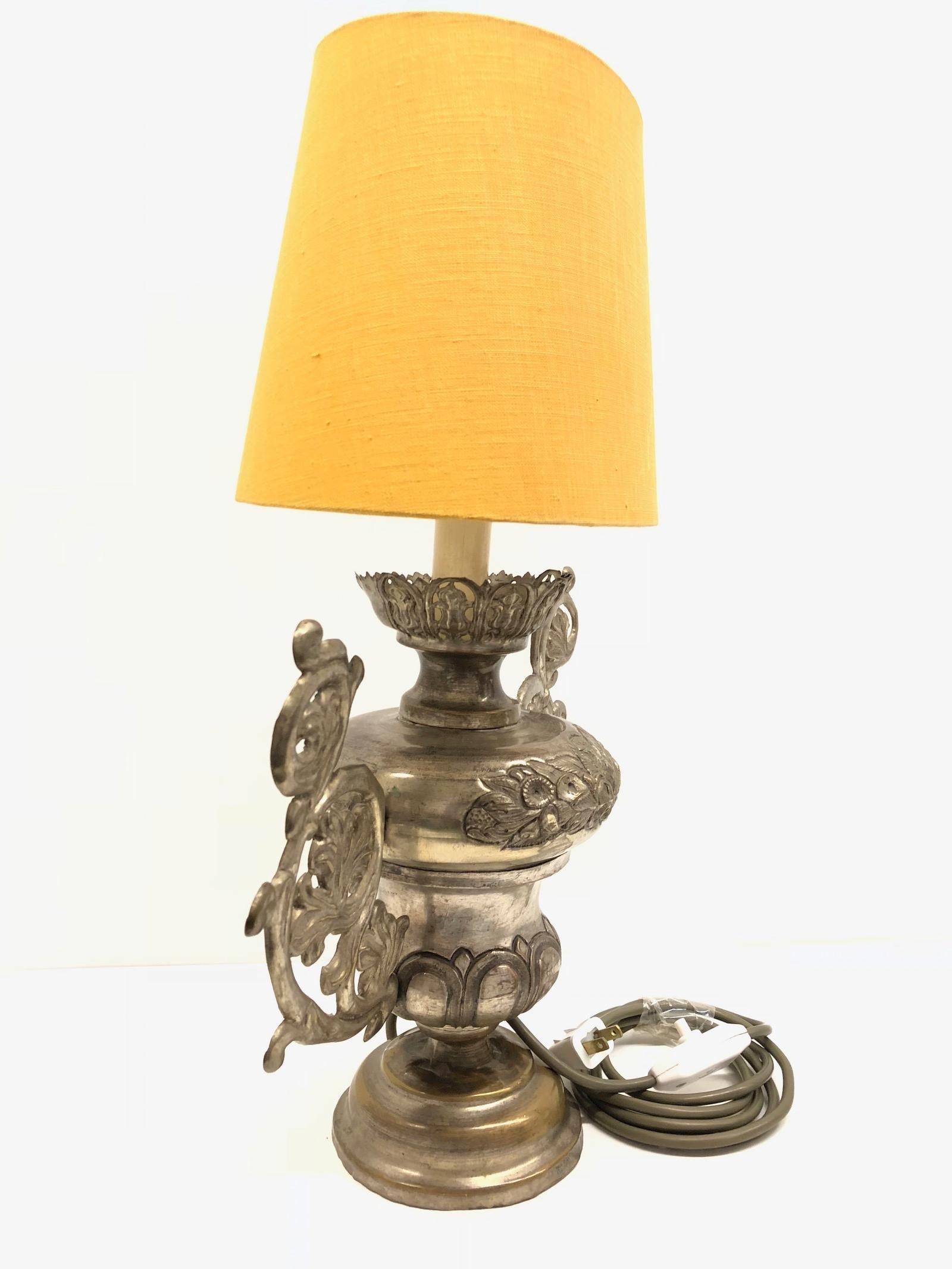 Allemand Vase d'autel du milieu du XVIIIe siècle transformé en lampe de bureau, européen, années 1950 en vente
