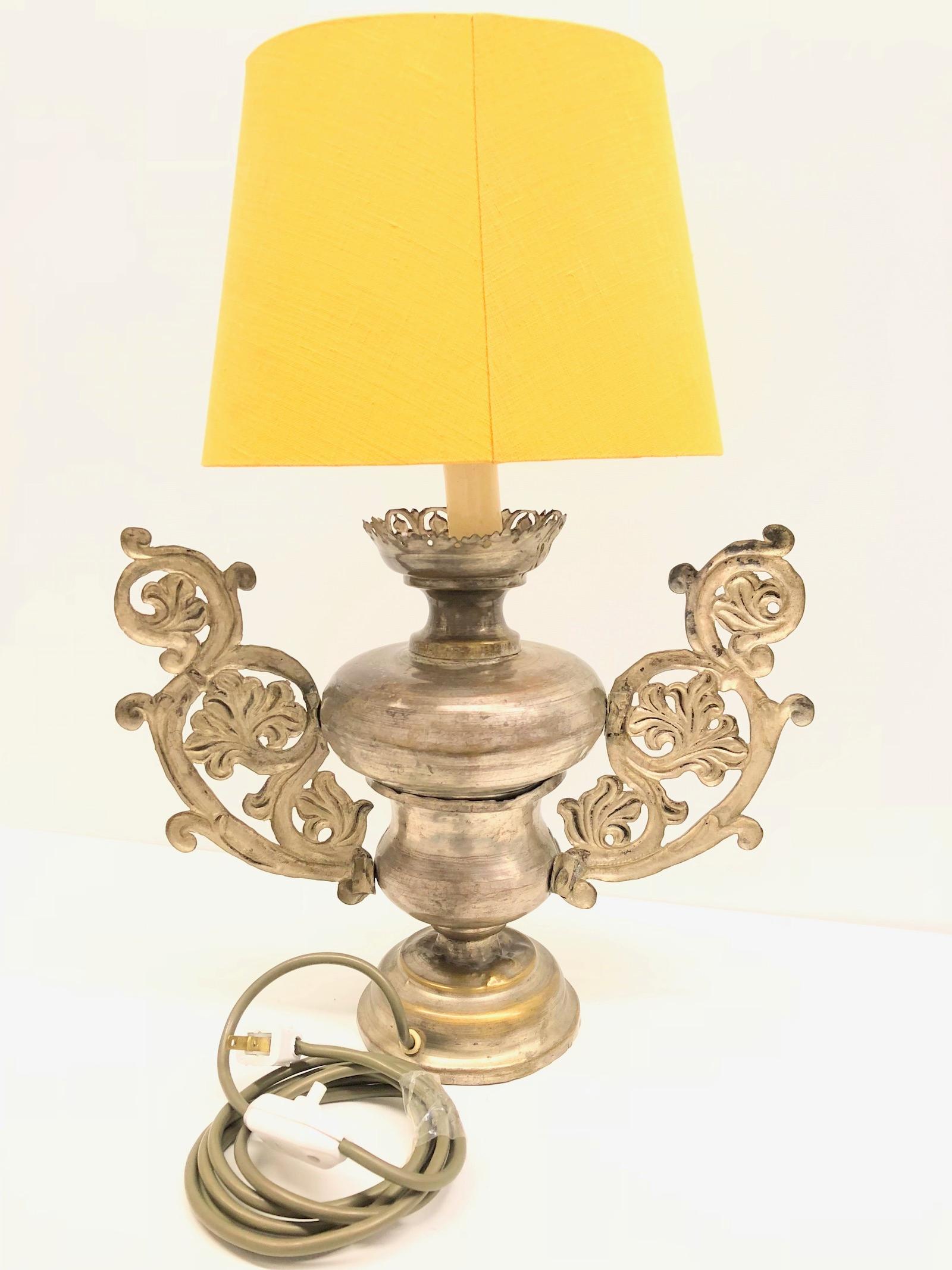 Milieu du XXe siècle Vase d'autel du milieu du XVIIIe siècle transformé en lampe de bureau, européen, années 1950 en vente