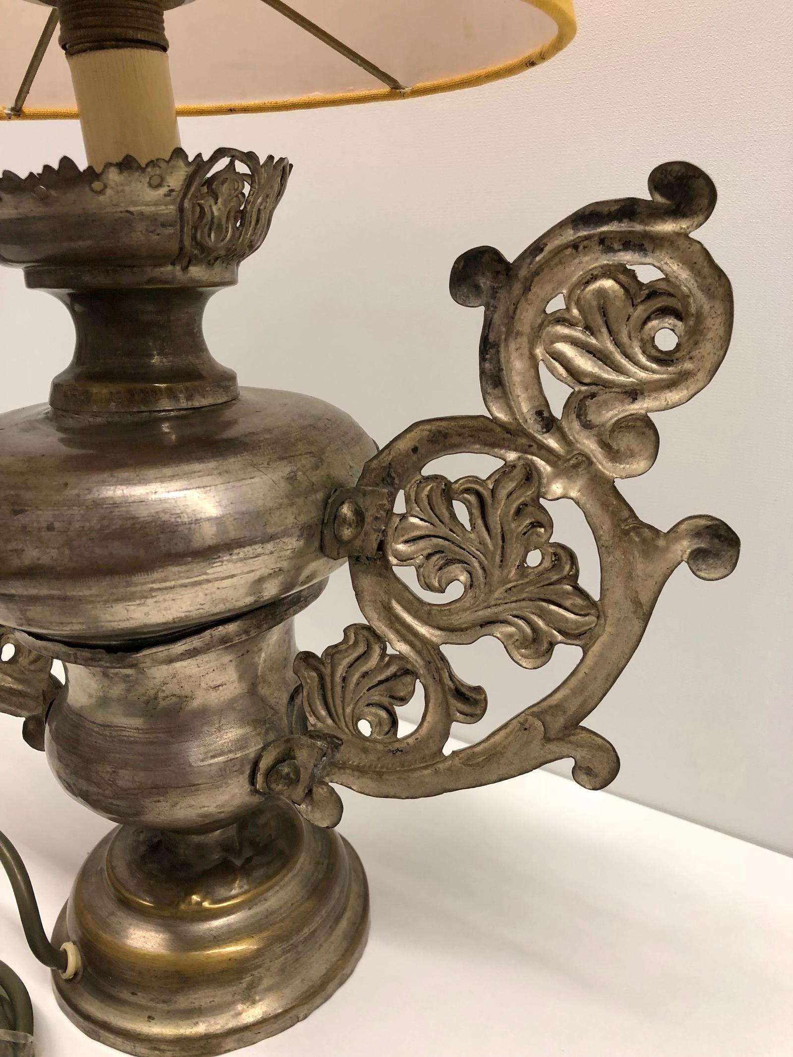 Tissu Vase d'autel du milieu du XVIIIe siècle transformé en lampe de bureau, européen, années 1950 en vente