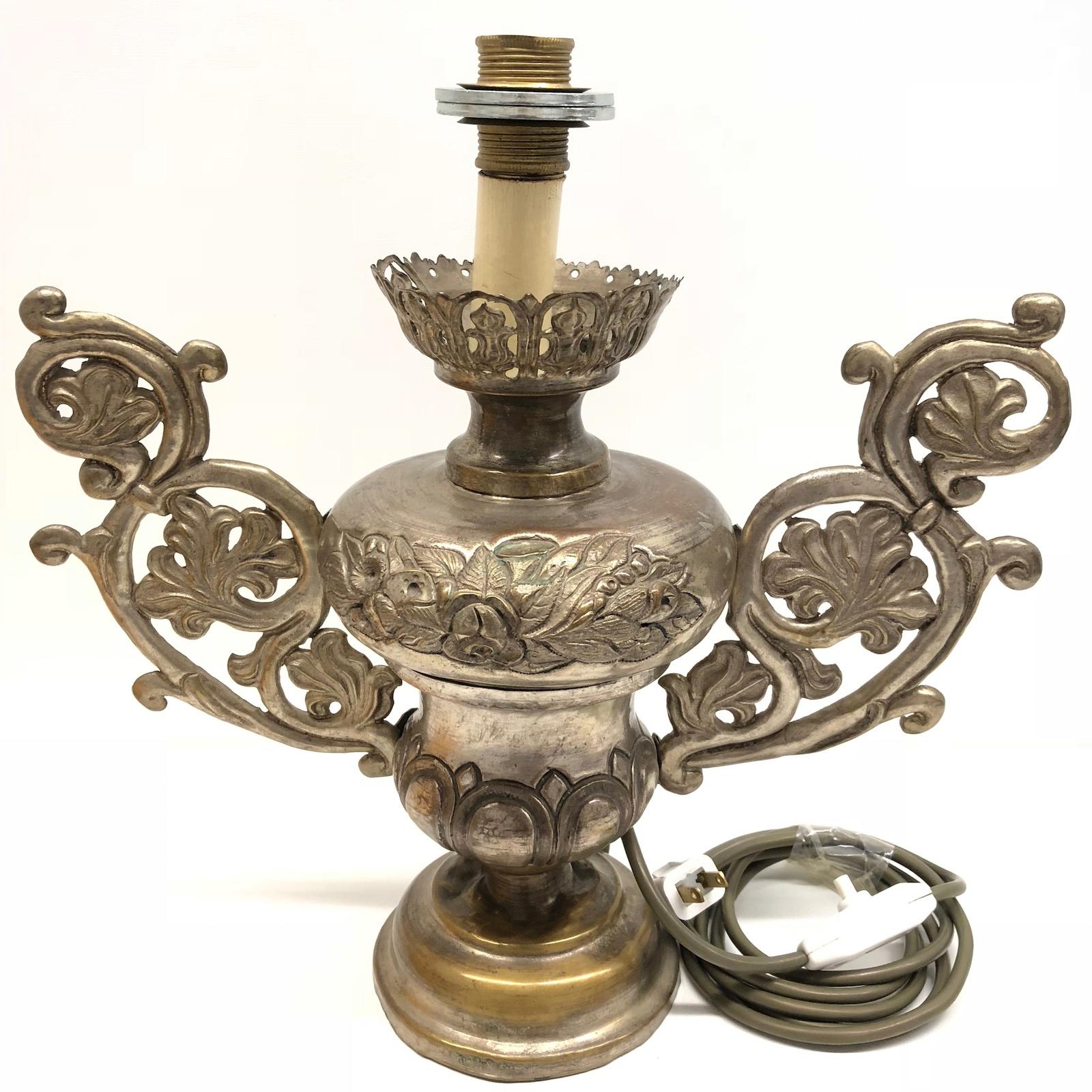 Vase d'autel du milieu du XVIIIe siècle transformé en lampe de bureau, européen, années 1950 en vente 3