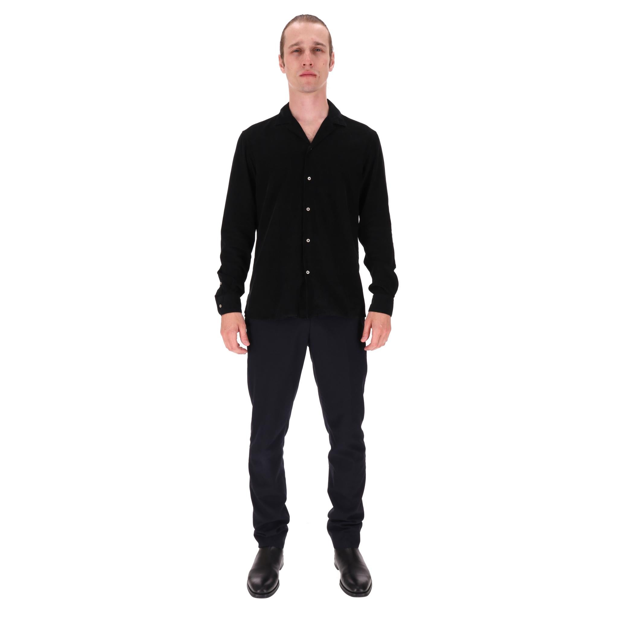 Camicia Altea in cotone

Camicia nera interamente realizzata in cotone, con scollo a colletto, chiusura centrale con bottoni e polsini abbottonati.

Prezzo di listino circa 200 euro

Taglia - M

Condizioni - Molto buone

Composizione - 100% cotone