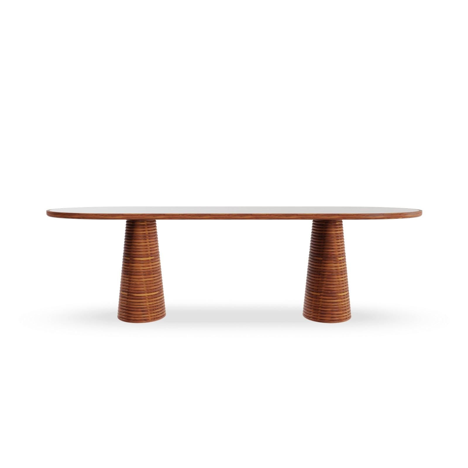 Fatto a mano Altea Outdoor Dining Table - Table With Travertine Top and Iroko Ribbed Base in vendita
