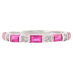Bague jonc alternative en or blanc massif 14 carats avec diamants et rubis taille baguette