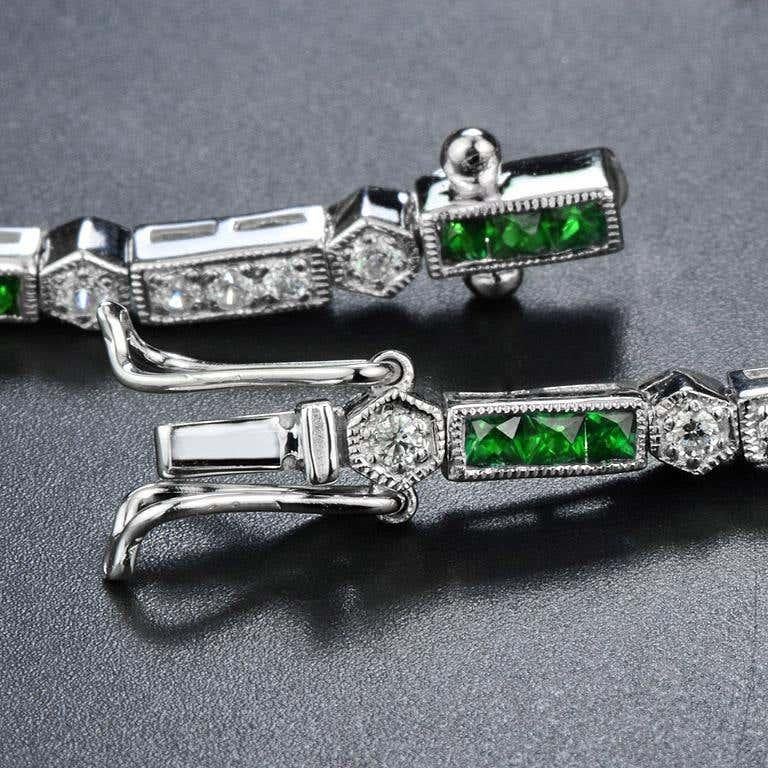 Alternate Row Green Emerald & Diamond Tennis Line 14K White Gold Bracelet (Französischer Schliff) im Angebot