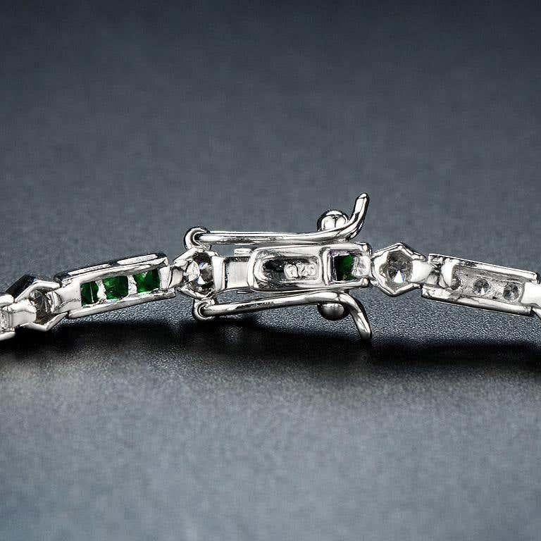 Alternate Row Green Emerald & Diamond Tennis Line 14K White Gold Bracelet im Angebot 1