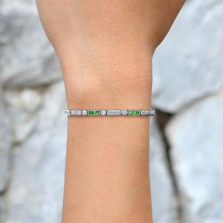 Alternate Row Green Emerald & Diamond Tennis Line 14K White Gold Bracelet im Angebot 3