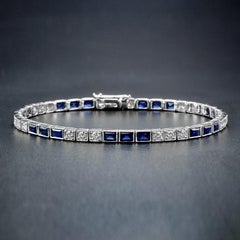 Bracciale alternativo a forma di quadrato con zaffiro blu e diamanti in oro bianco