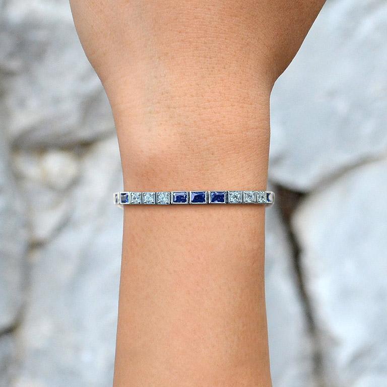 Alternate Square Shape Blue Sapphire & Diamond White Gold Tennis Line Bracelet en vente 3