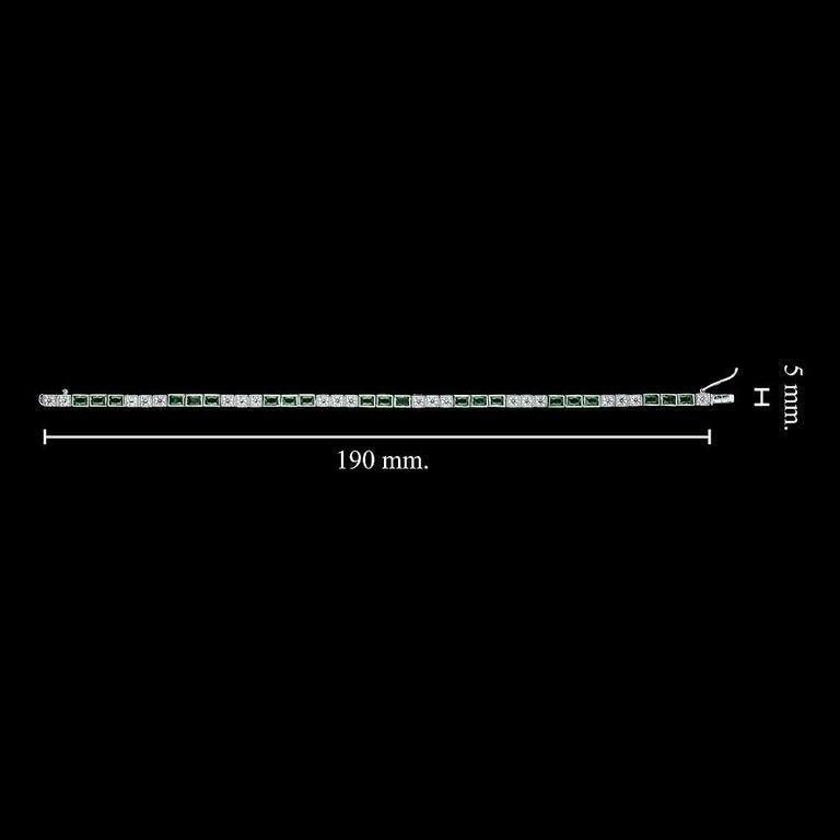 Alternate Square Shape Green Emerald & Diamond White Gold Tennis Line Bracelet en vente 2