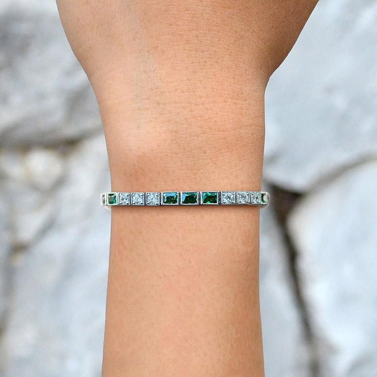 Alternate Square Shape Green Emerald & Diamond White Gold Tennis Line Bracelet en vente 3