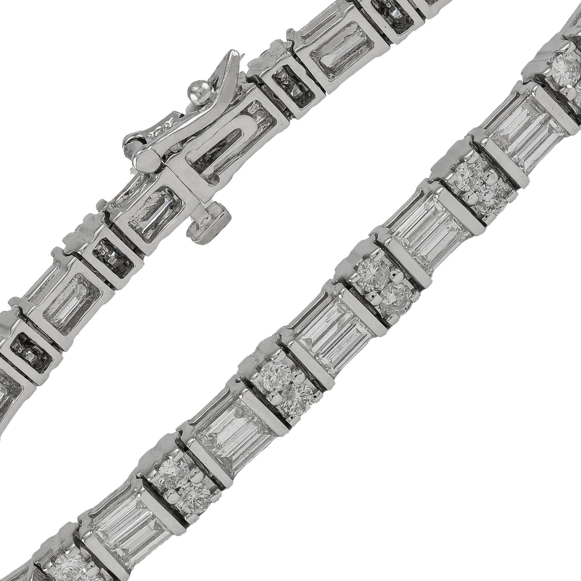 Pulsera de tenis con diamantes redondos y baguette alternados de 7,0 quilates Moderno en venta