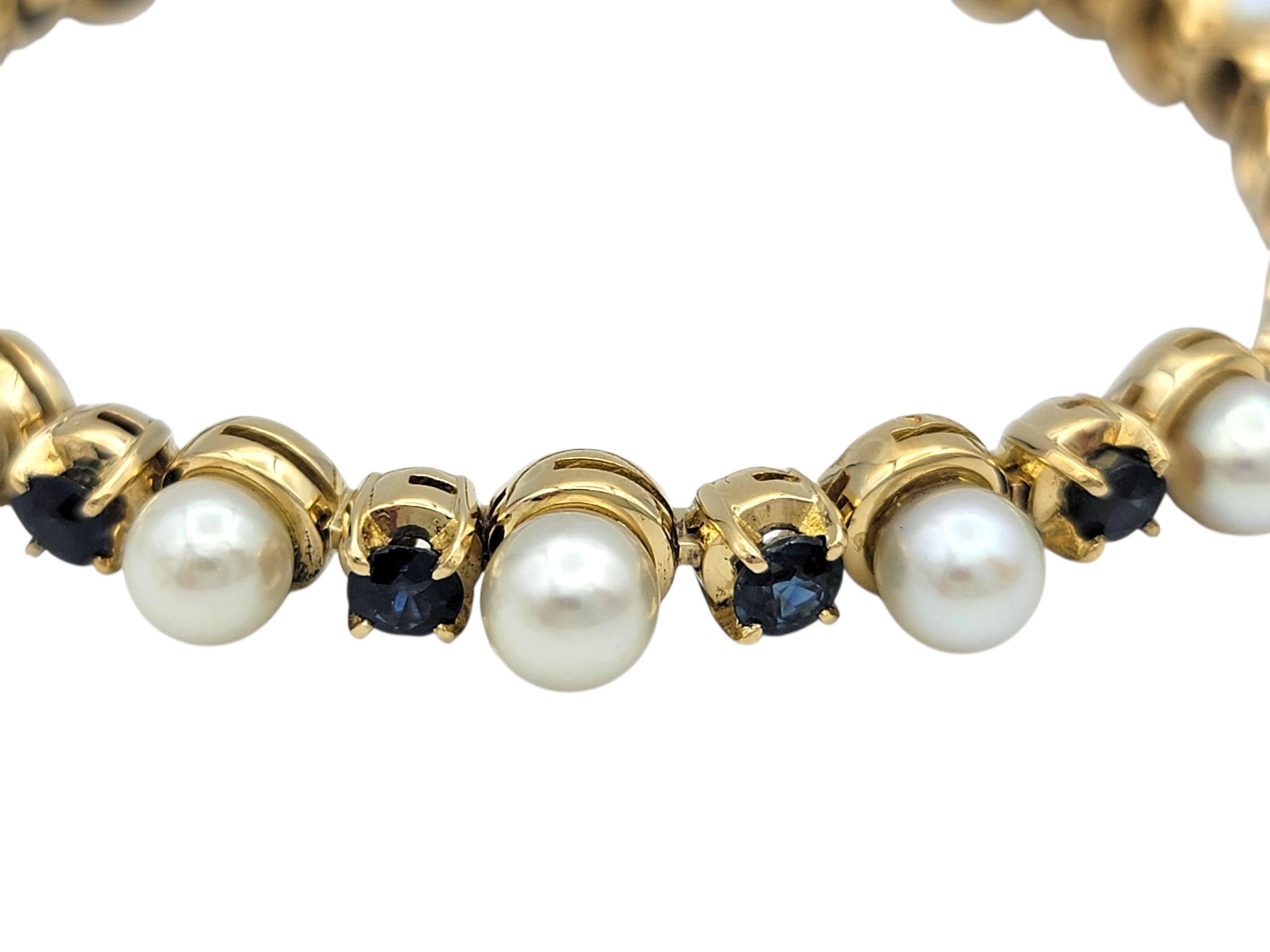 Bracelet à maillons alternés de saphirs bleus et de perles de culture en or jaune 18 carats en vente 4