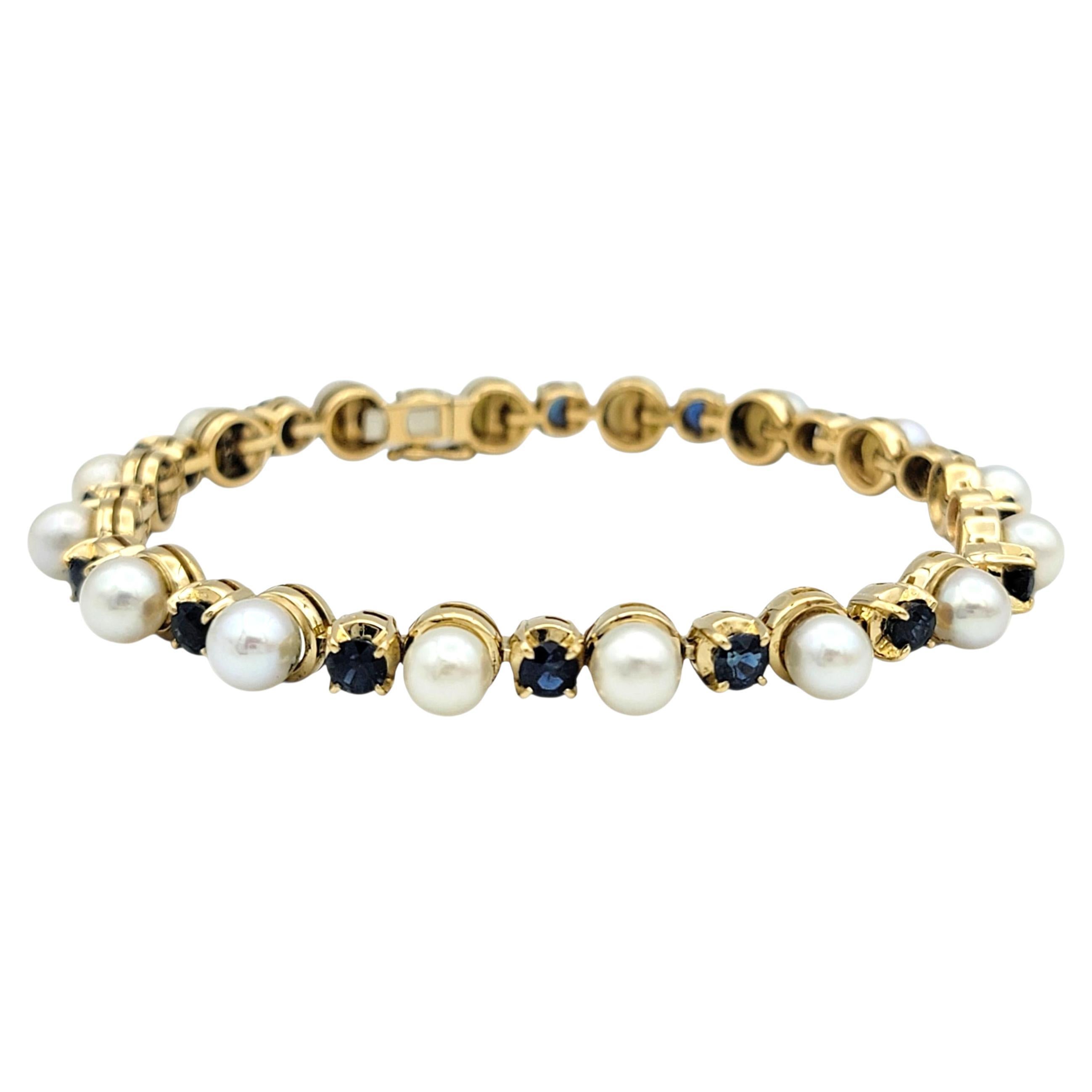 Bracelet à maillons alternés de saphirs bleus et de perles de culture en or jaune 18 carats