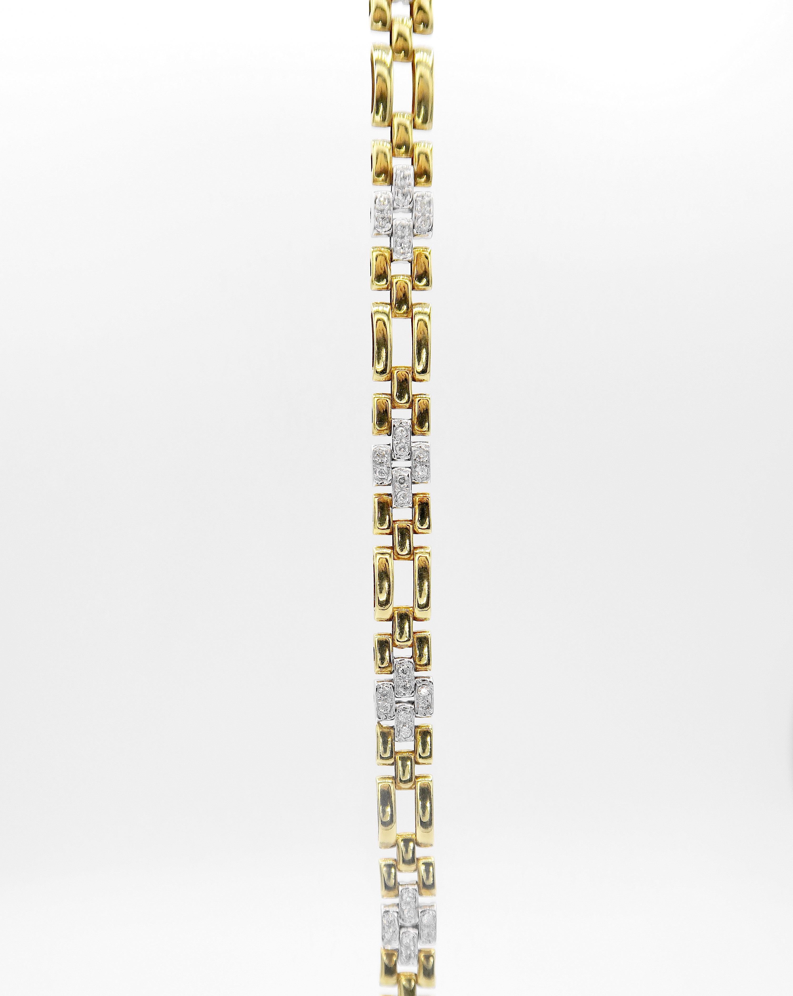 Alternating Diamond 18K Gold Panther Link Necklace In New Condition For Sale In Bangkok, TH