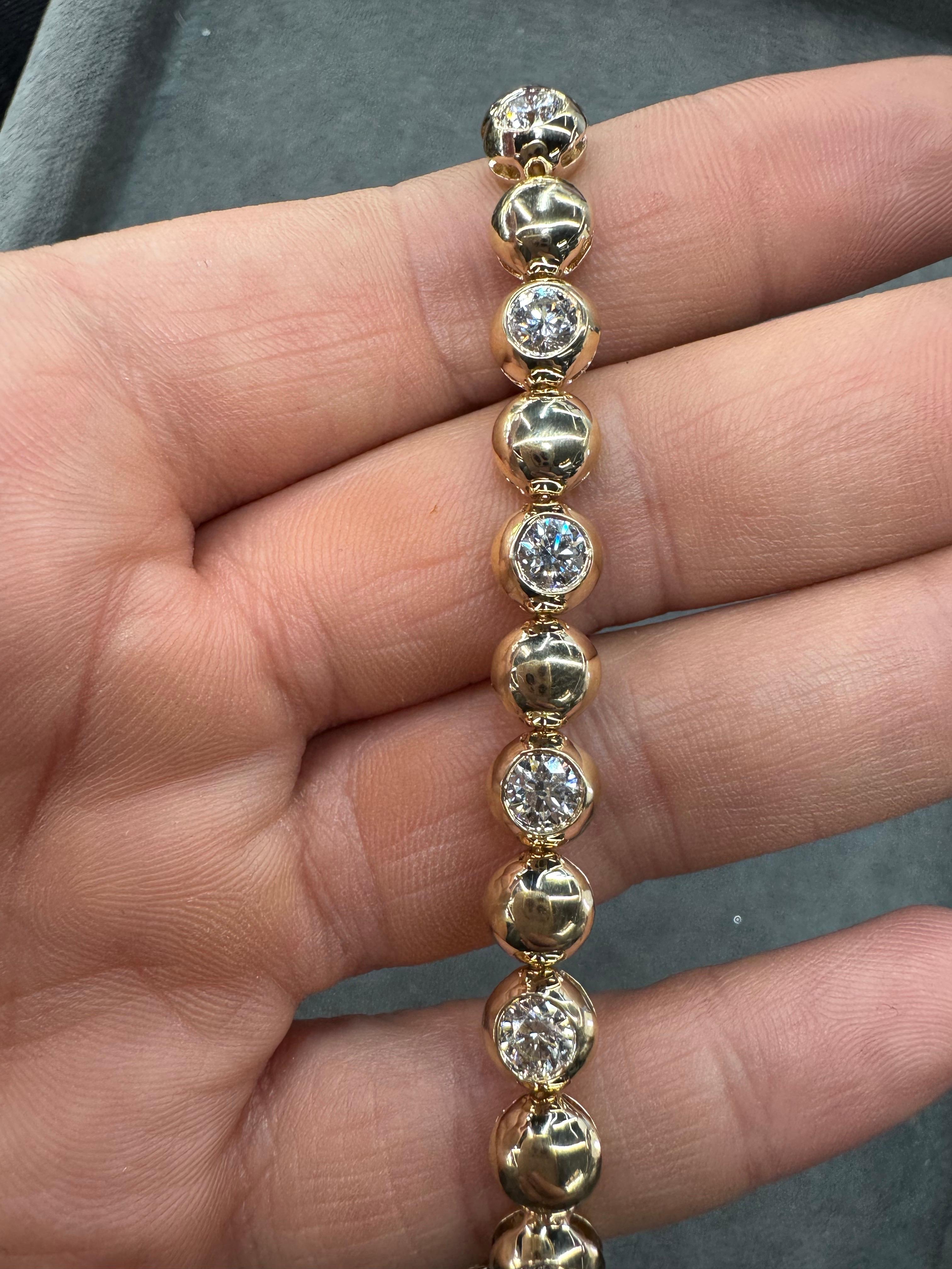 Alternating Diamond Dome Tennis Bracelet 4.08 Carats 14 Karat Yellow Gold G VS2 In New Condition For Sale In New York, NY