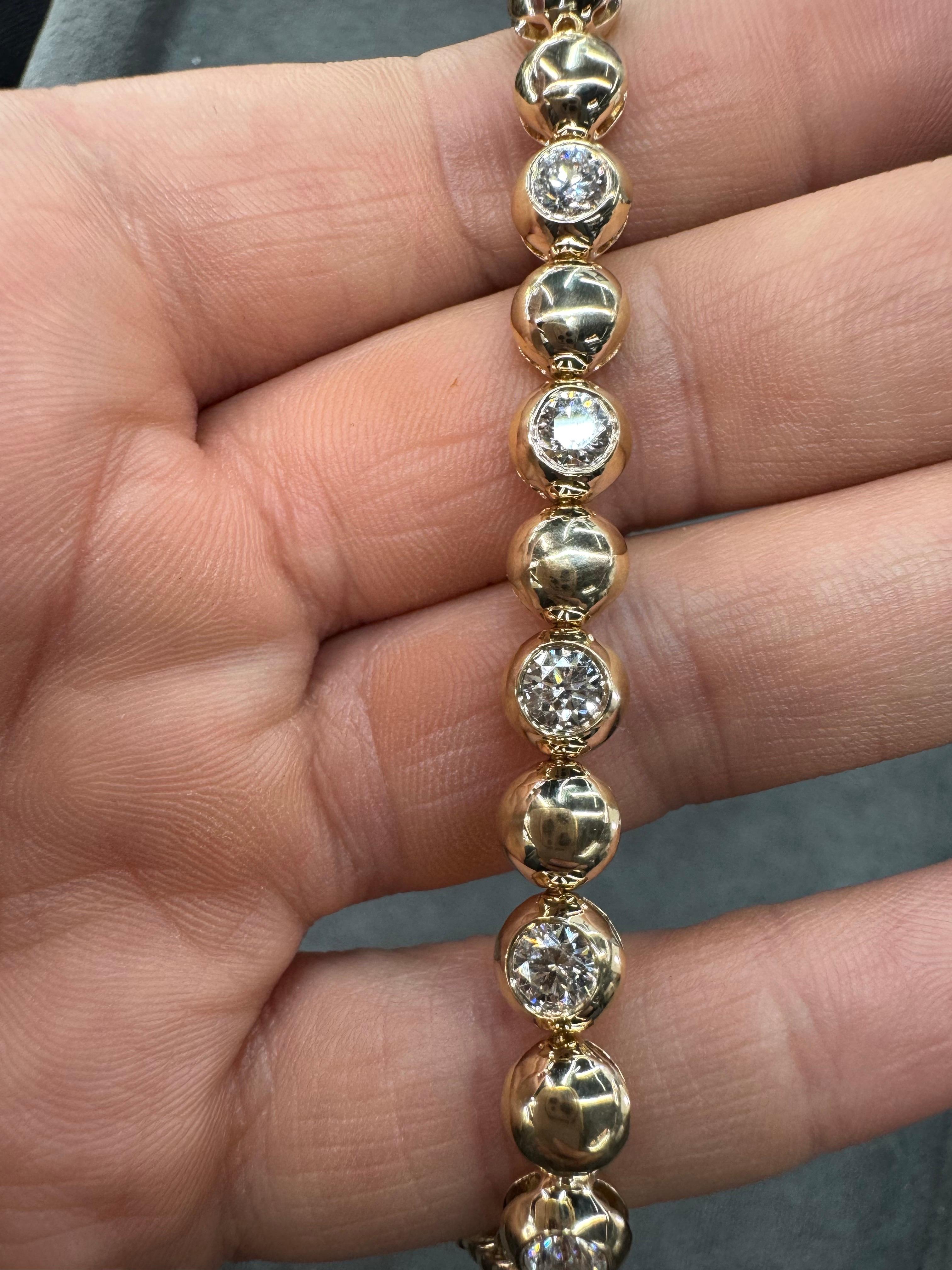 Women's Alternating Diamond Dome Tennis Bracelet 4.08 Carats 14 Karat Yellow Gold G VS2 For Sale