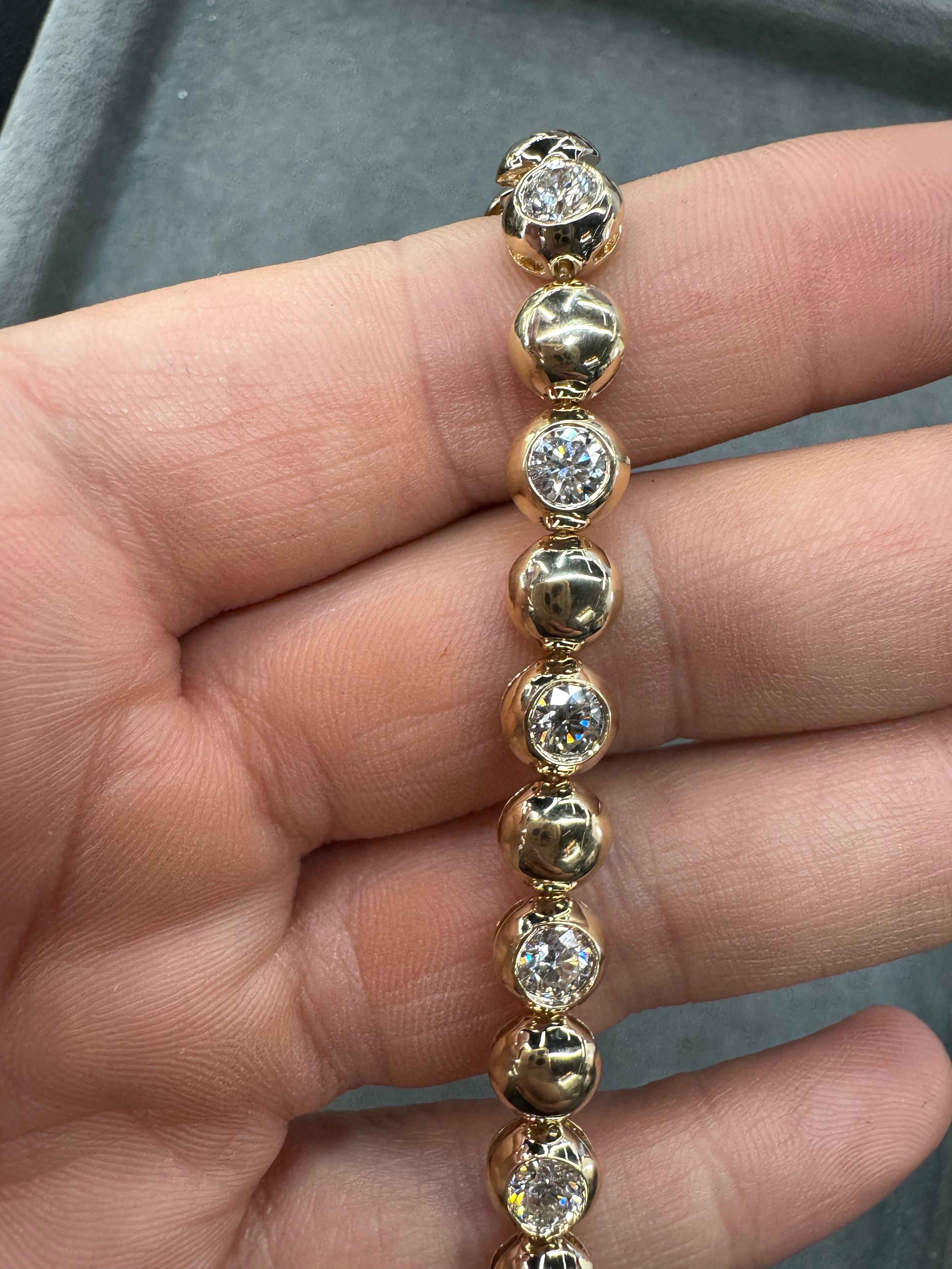 Alternating Diamond Dome Tennis Bracelet 4.08 Carats 14 Karat Yellow Gold G VS2 For Sale 1