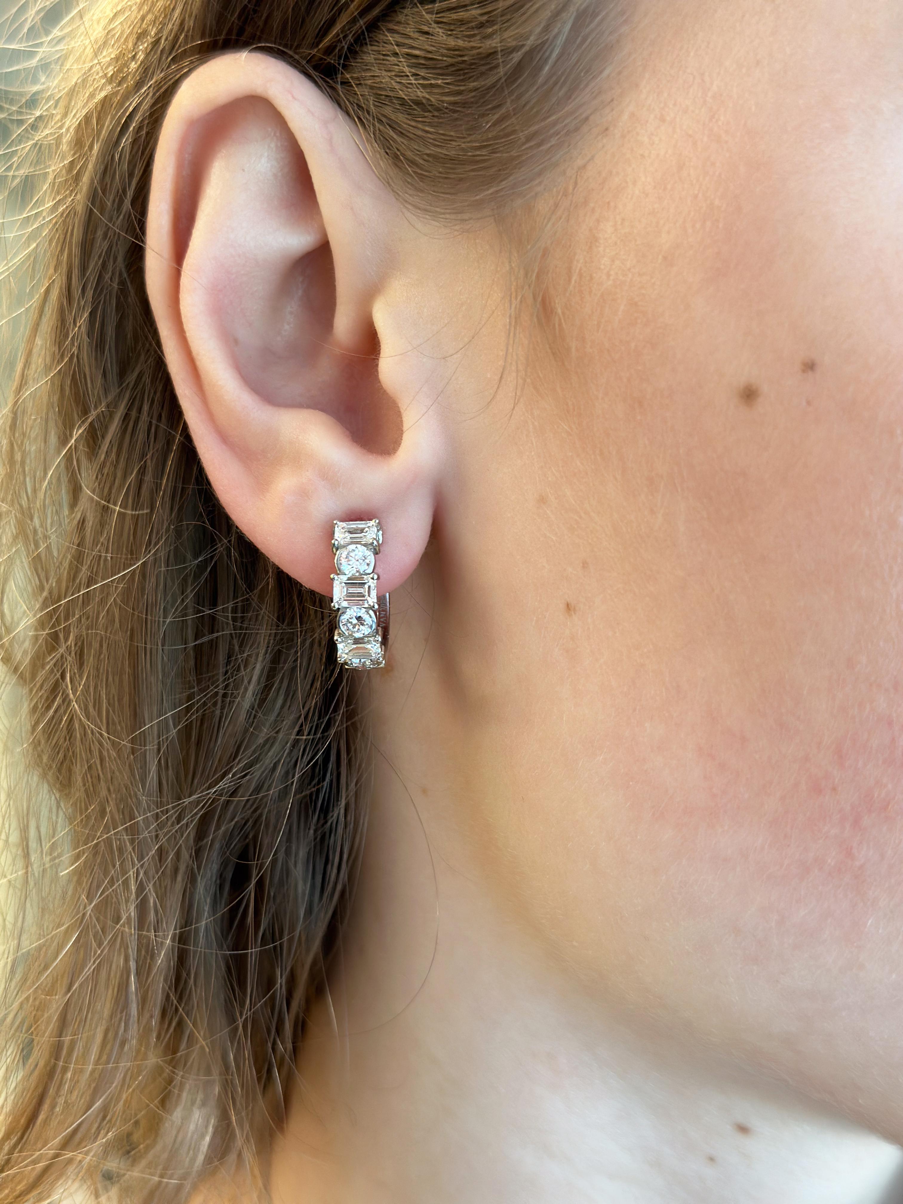 Alternating Diamond Hoop Earrings with Emerald Cut & Round Diamonds In New Condition For Sale In New York, NY