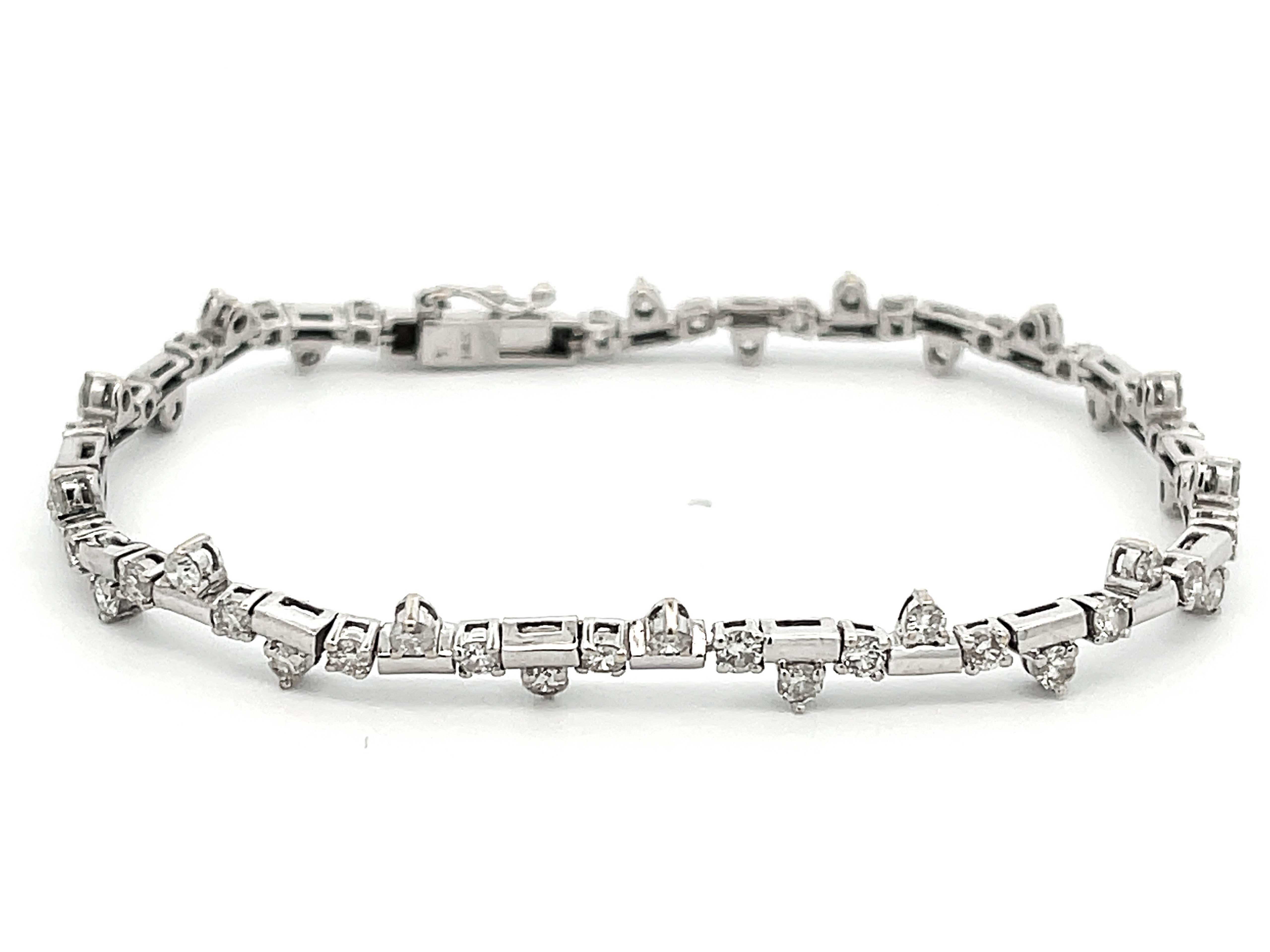 Modern Alternating Diamond Link Bracelet in 14k White Gold For Sale
