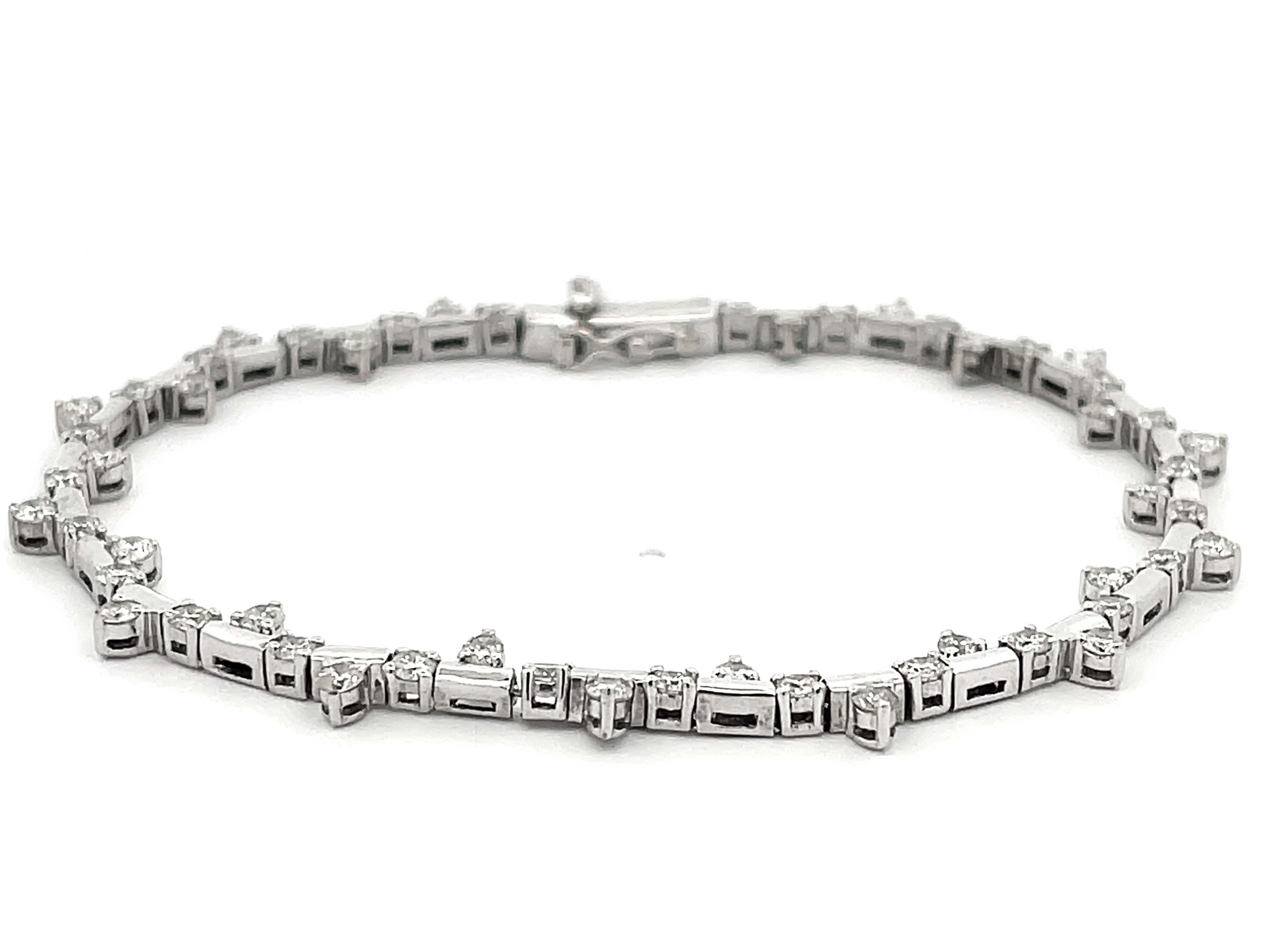 Taille brillant Bracelet à maillons alternés en or blanc 14 carats et diamants en vente