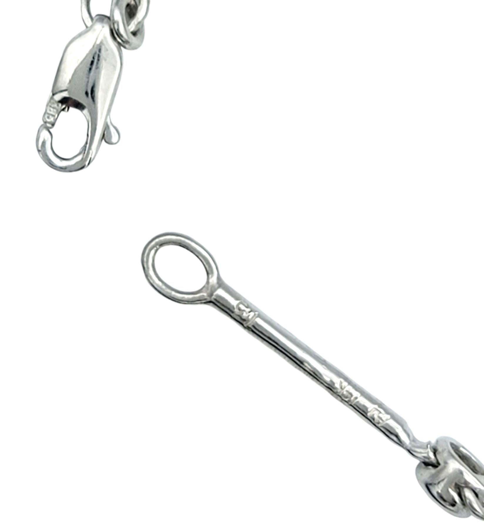 Collier en or blanc 14 carats à maillons alternés de diamants et de saphirs A Link en vente 1