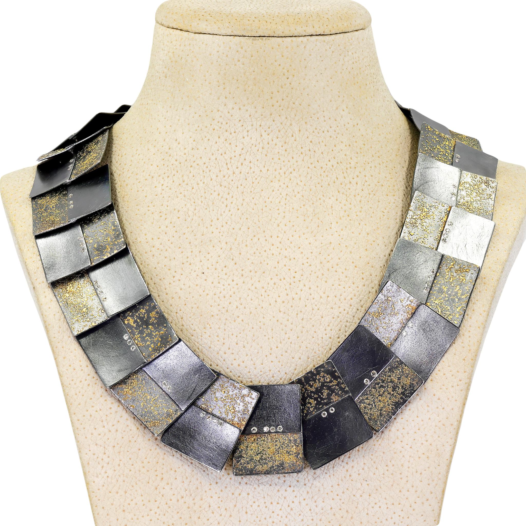 Gliederhalskette aus Gelbgold mit abwechselnd abwechselnden Diamanten und oxidiertem Silber, Atelier Zobel (Brillantschliff) im Angebot